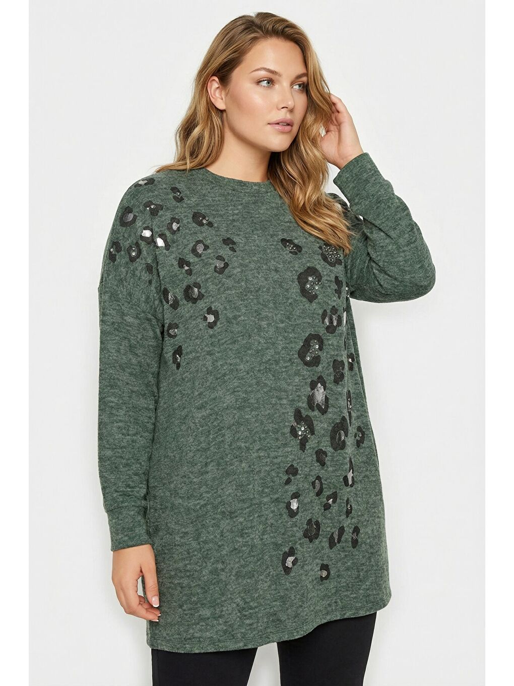 Büyük Beden Taş Detaylı Leopar Desenli Yeşil Yumoş Kazak 285057-4