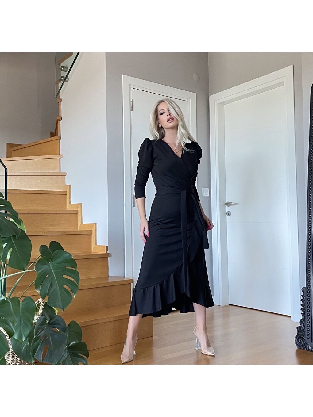 Siyah Krep Kumaş Midi Boy Kuşaklı Uzunkol Elbise 113 Cm-1