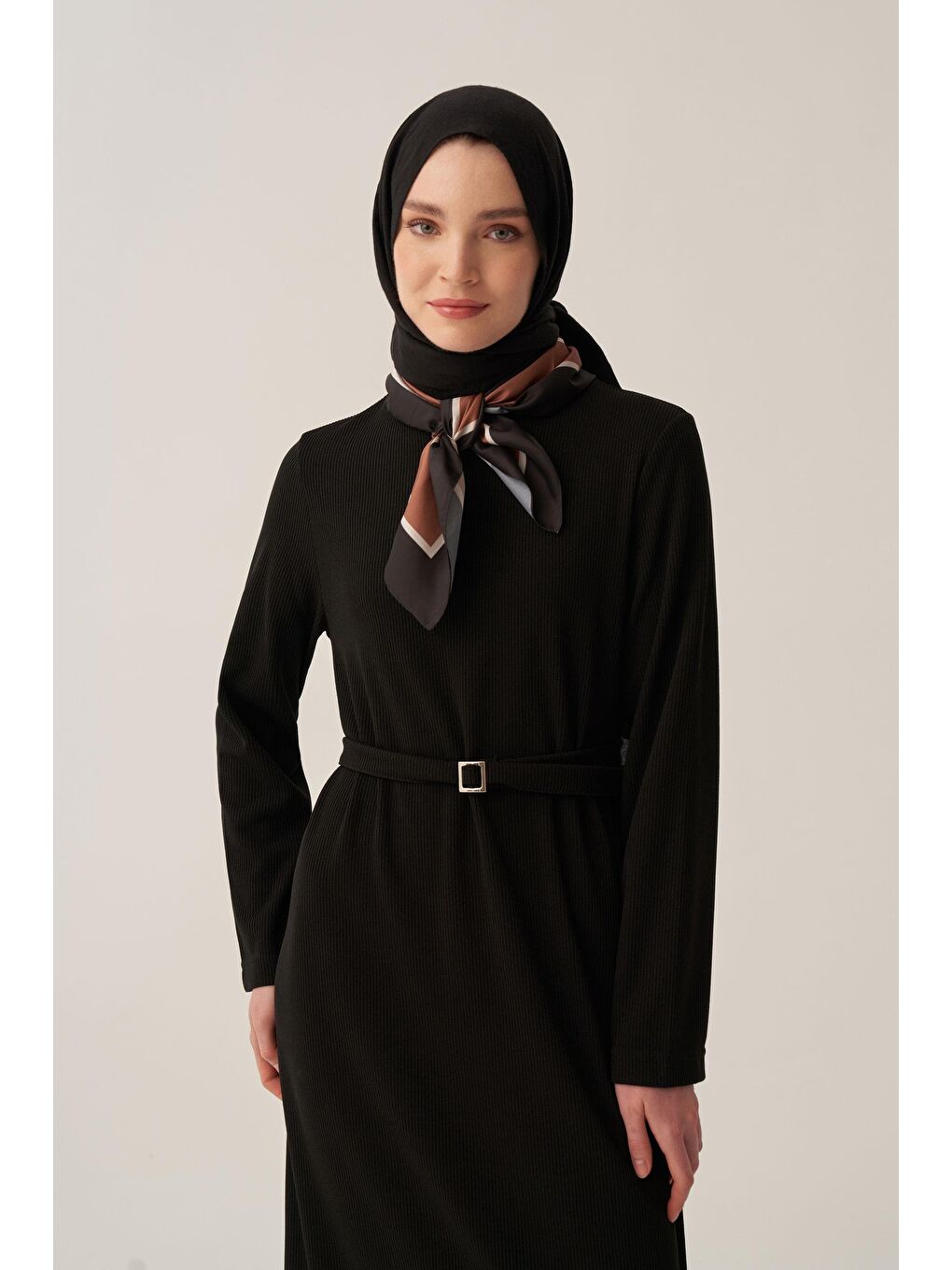 Siyah-Kemer Tokalı Elbise-4