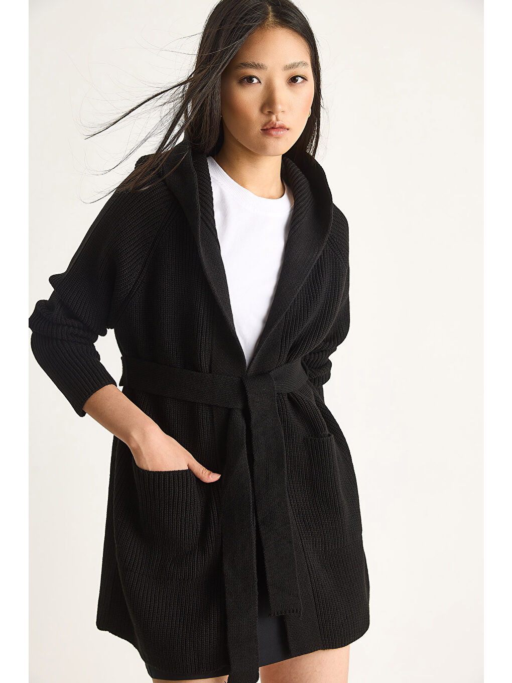 Siyah Kadın Kapüşonlu Şal Yaka Kuşaklı Hırka-4