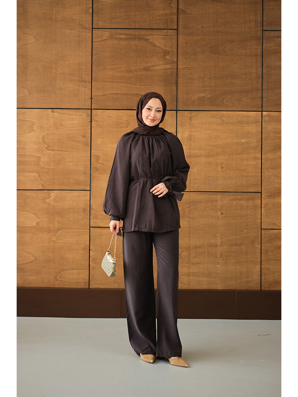 Kadın Yaka Büzgülü Bilek Bağlamalı Pantolonlu Takım Kahverengi