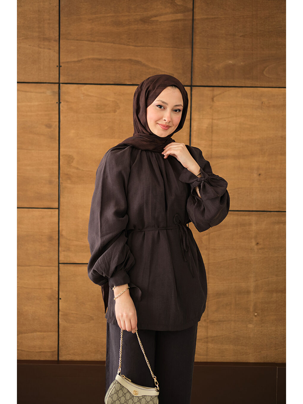 Kadın Yaka Büzgülü Bilek Bağlamalı Pantolonlu Takım Kahverengi-1