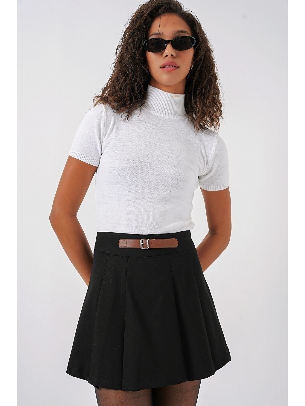 4335 Kadın Kemerli Mini Şort Etek - Siyah-2