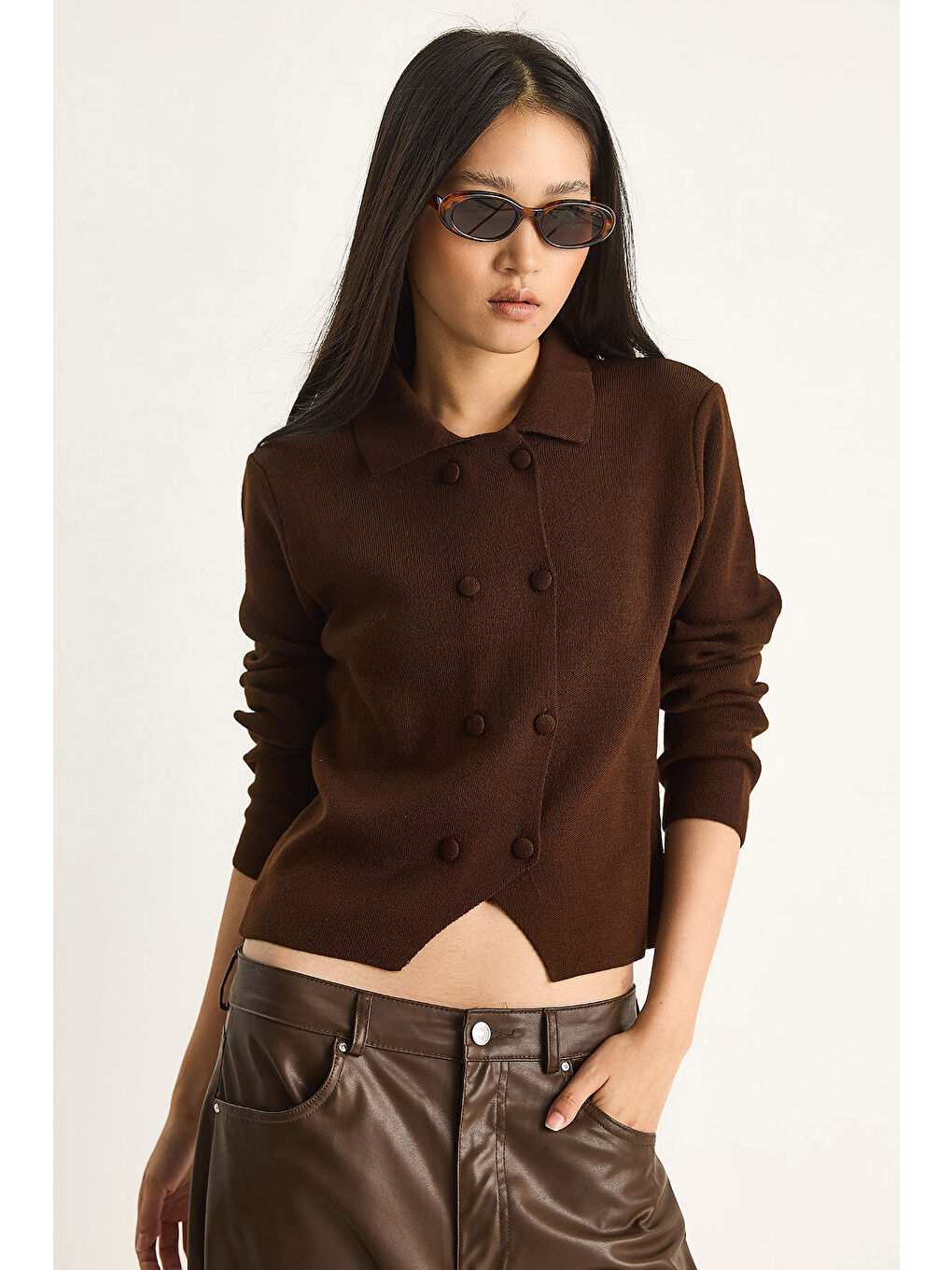 Kahverengi Kadın Çift Düğme Detaylı Kruvaze Hırka-3