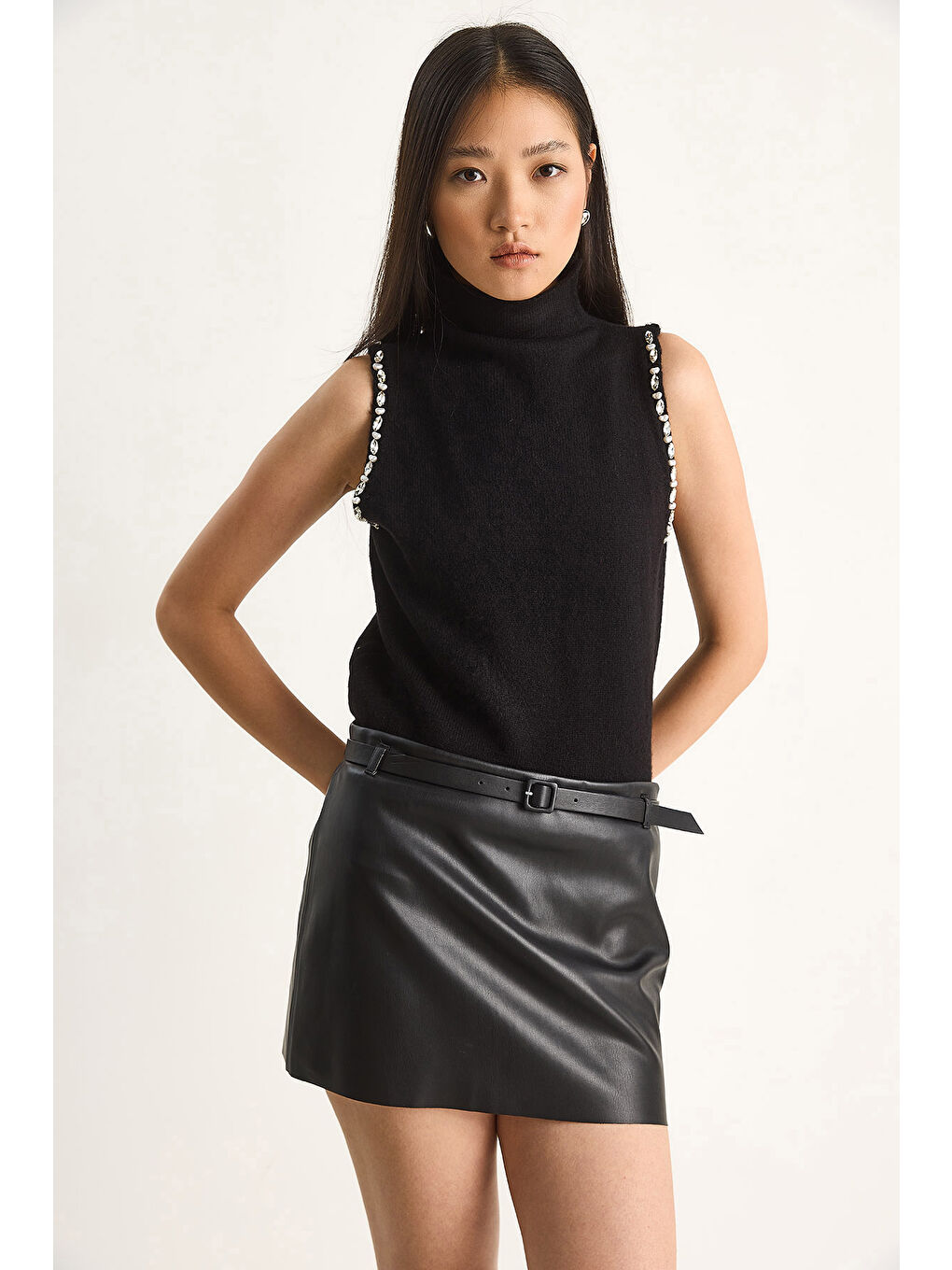 Siyah Kadın Taş Detaylı Yarım Balıkçı Yaka Triko Bluz-2