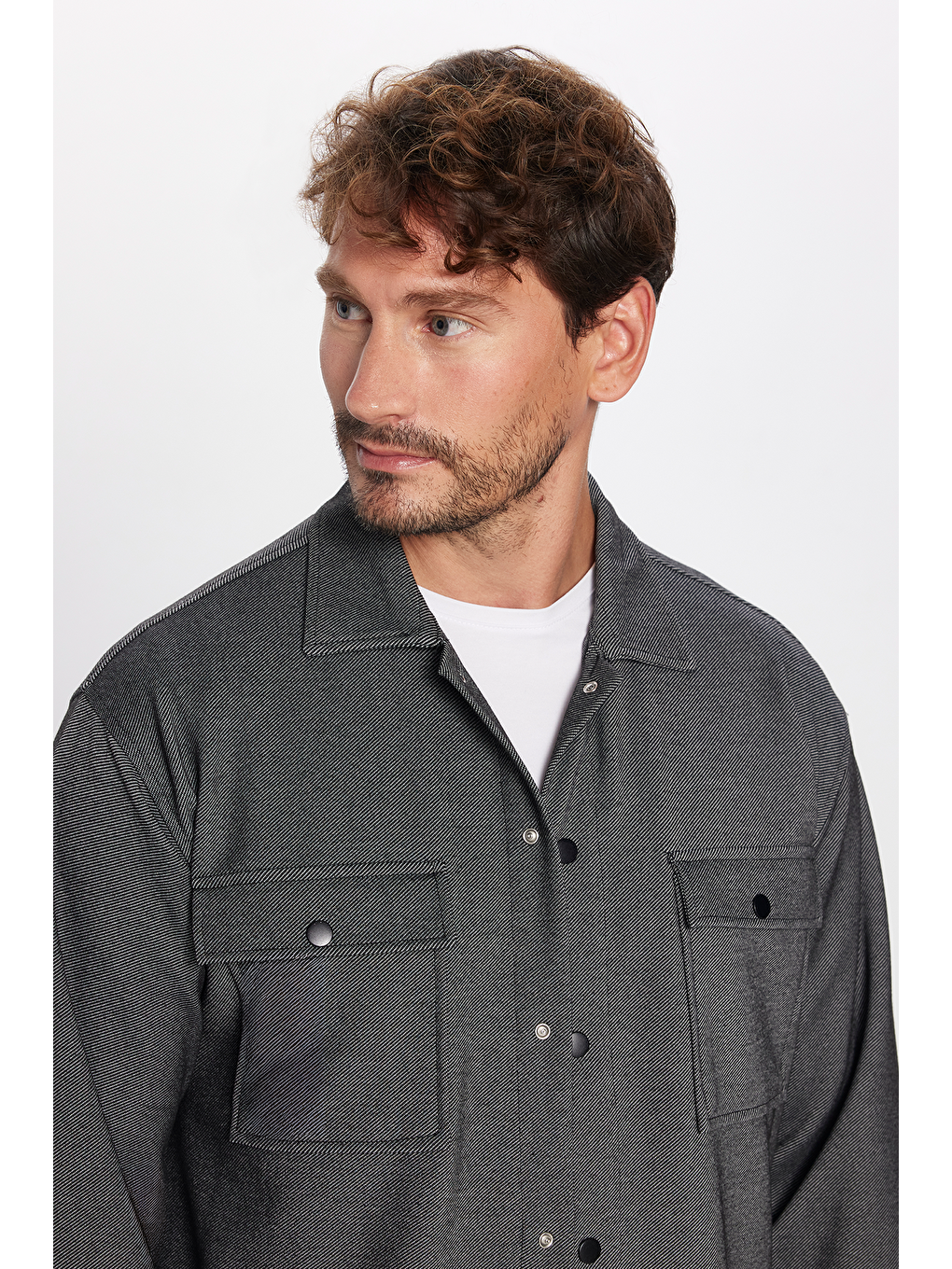 Erkek Relax Fit Rahat Kesim Çift Cepli Örme Siyah Apaş Yaka Gömlek