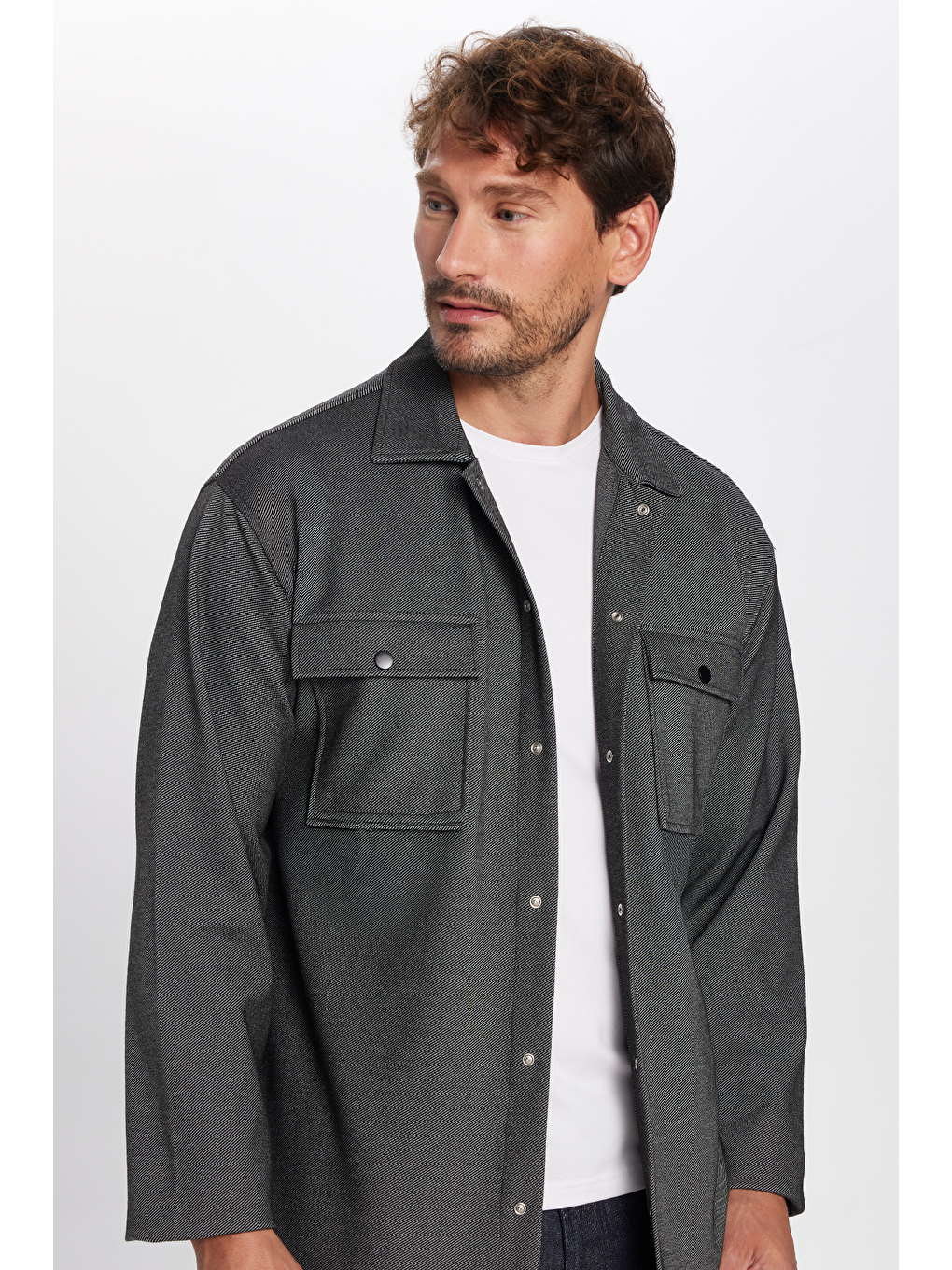 Erkek Relax Fit Rahat Kesim Çift Cepli Örme Siyah Apaş Yaka Gömlek-1