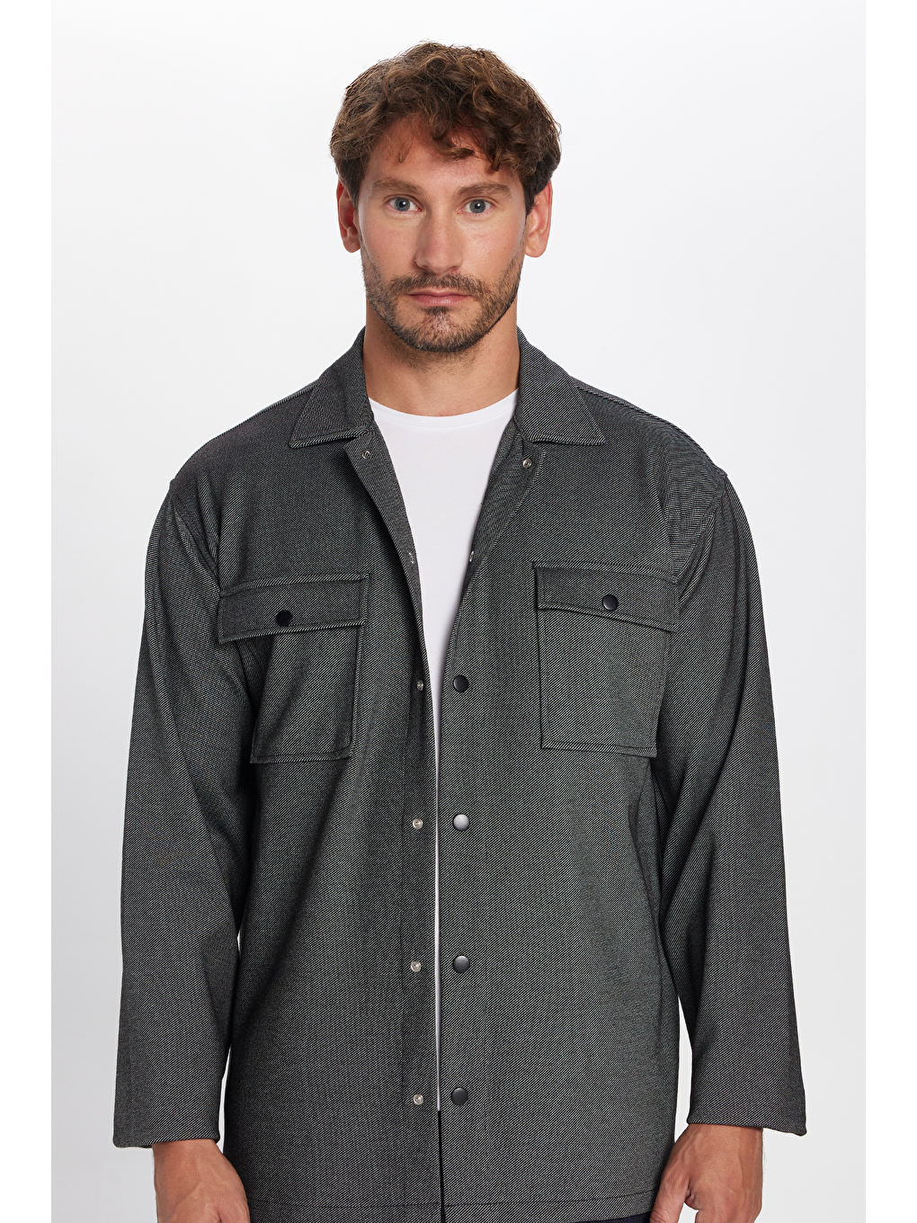 Erkek Relax Fit Rahat Kesim Çift Cepli Örme Siyah Apaş Yaka Gömlek-2