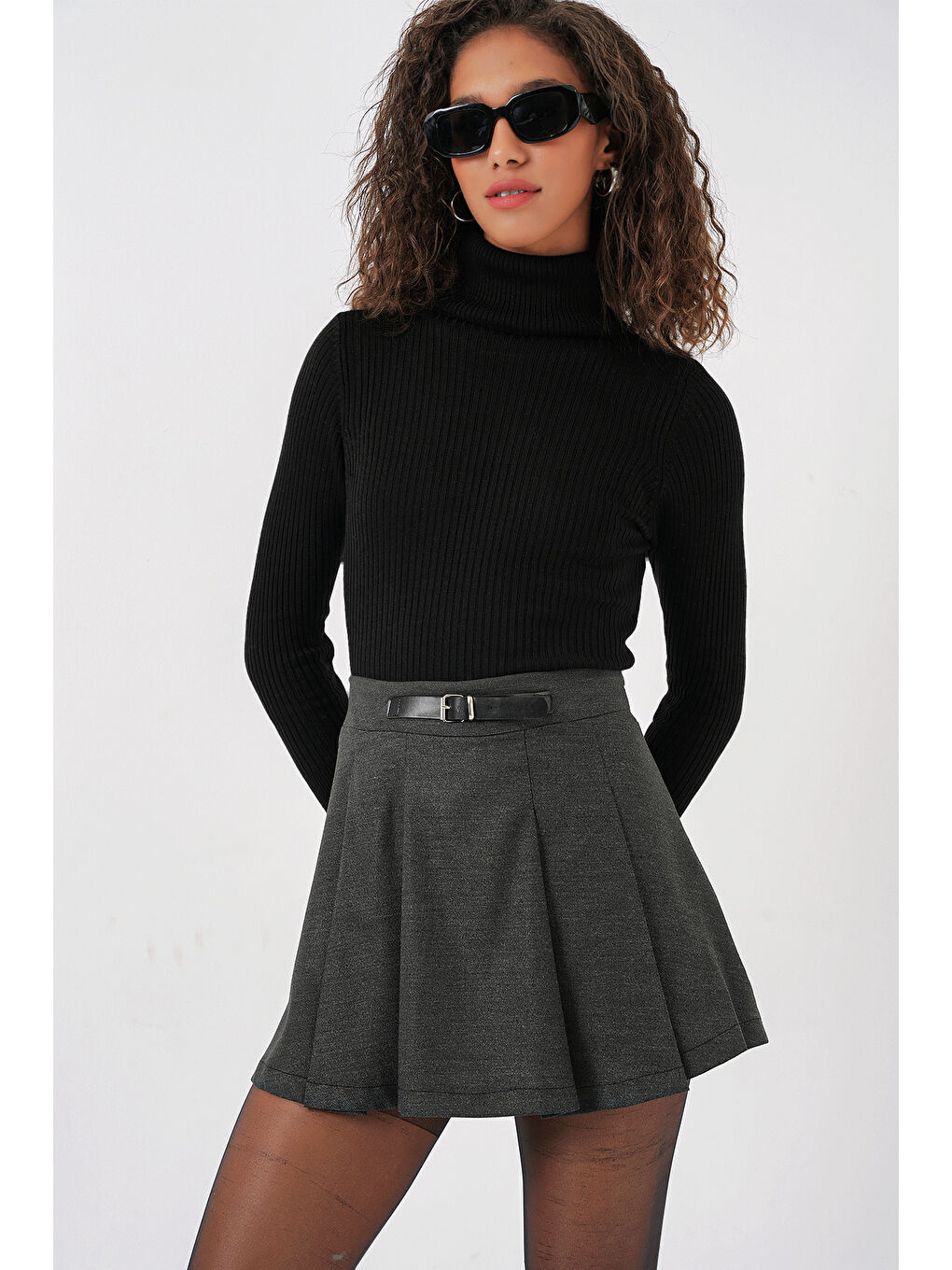 4335 Kadın Kemerli Mini Şort Etek - Antrasit