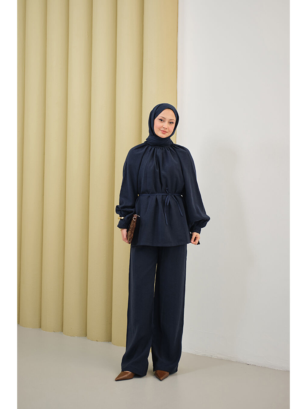 Kadın Yaka Büzgülü Bilek Bağlamalı Pantolonlu Takım Lacivert-1