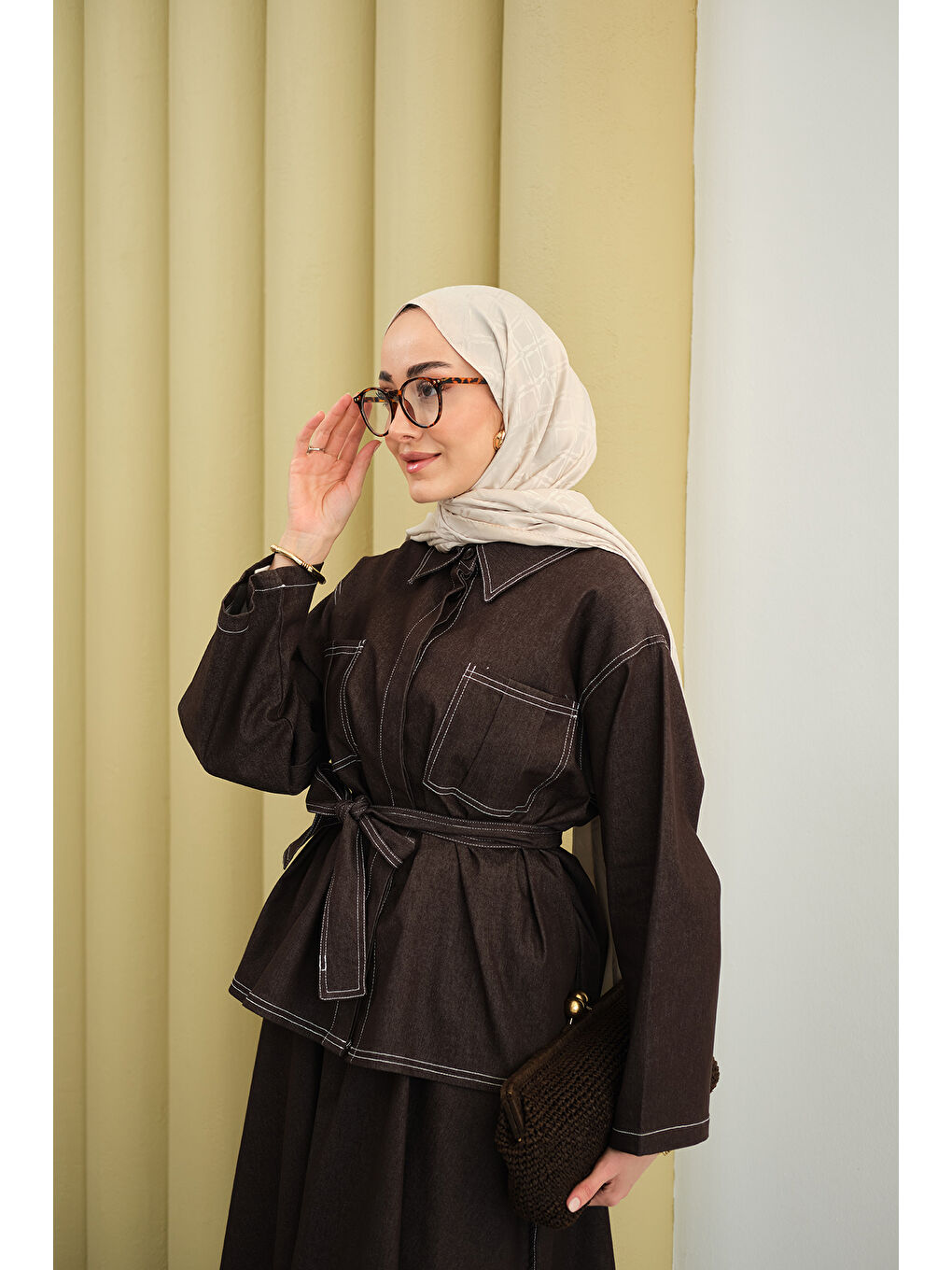 Kadın Gömlek Yaka Gizli Düğmeli Nakışlı Çift Cep Etekli Takım Kahverengi-2