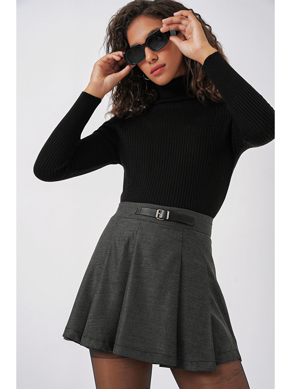 4335 Kadın Kemerli Mini Şort Etek - Antrasit-2