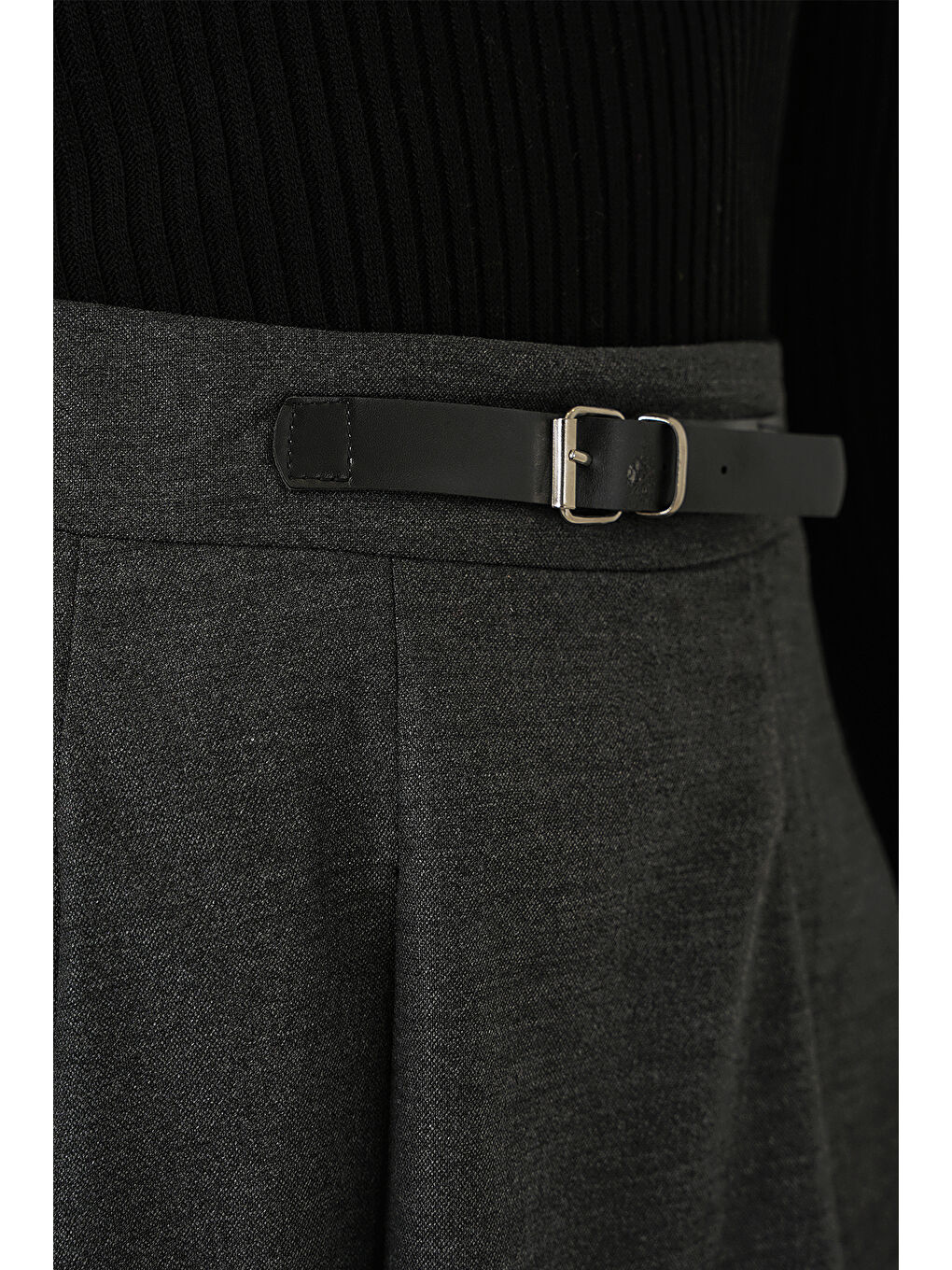 4335 Kadın Kemerli Mini Şort Etek - Antrasit-3