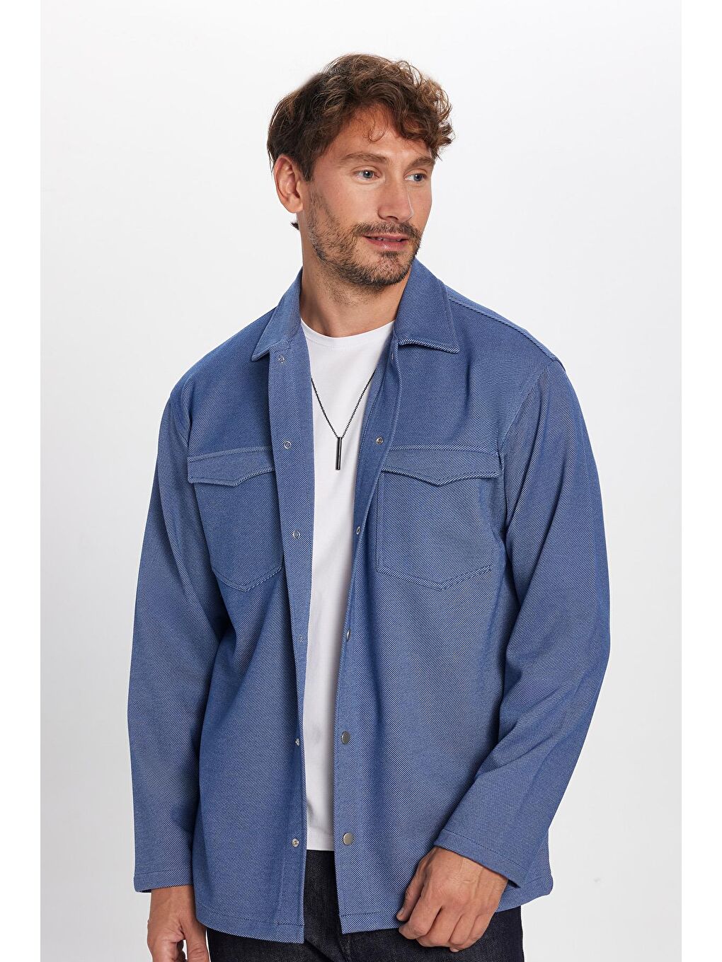 Erkek Relax Fit Rahat Kesim Çift Cepli Örme İndigo Apaş Yaka Gömlek-1