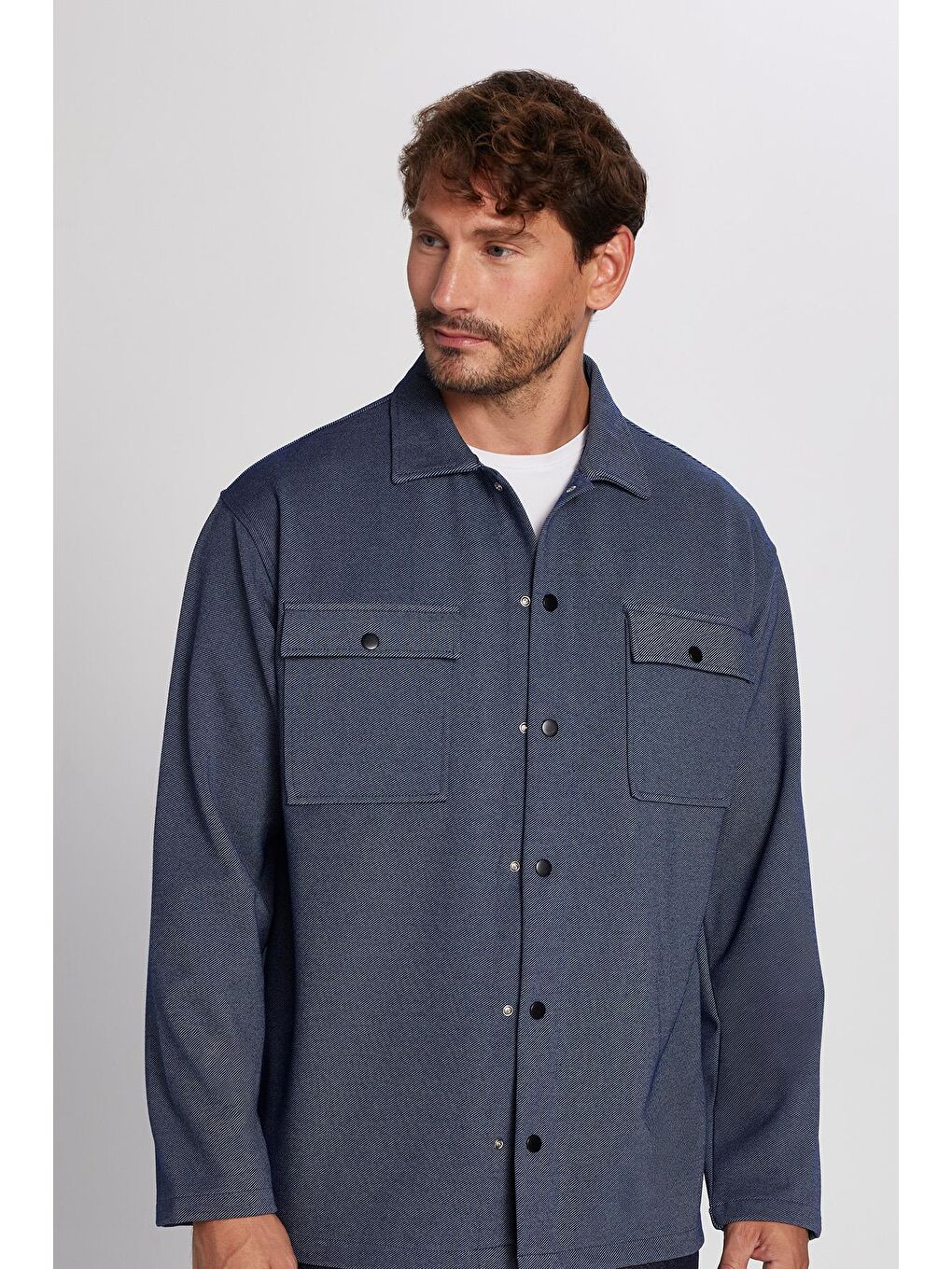 Erkek Relax Fit Rahat Kesim Çift Cepli Örme Lacivert Apaş Yaka Gömlek-1