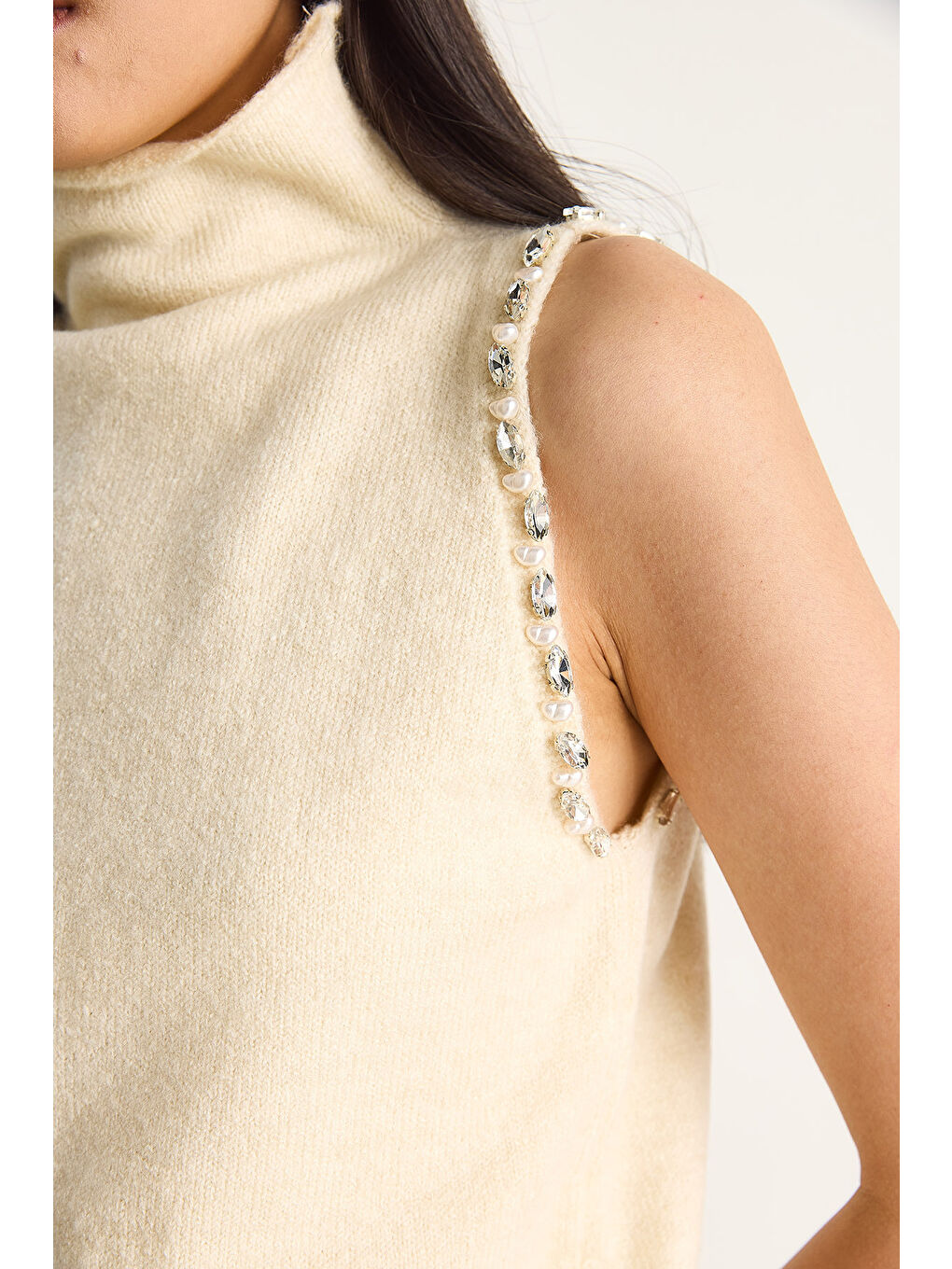 Ekru Kadın Taş Detaylı Yarım Balıkçı Yaka Triko Bluz-6