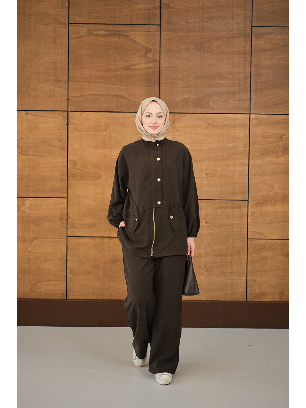 Kadın Gold Düğmeli Çift Cepli Fermuarlı Takım Kahverengi-4