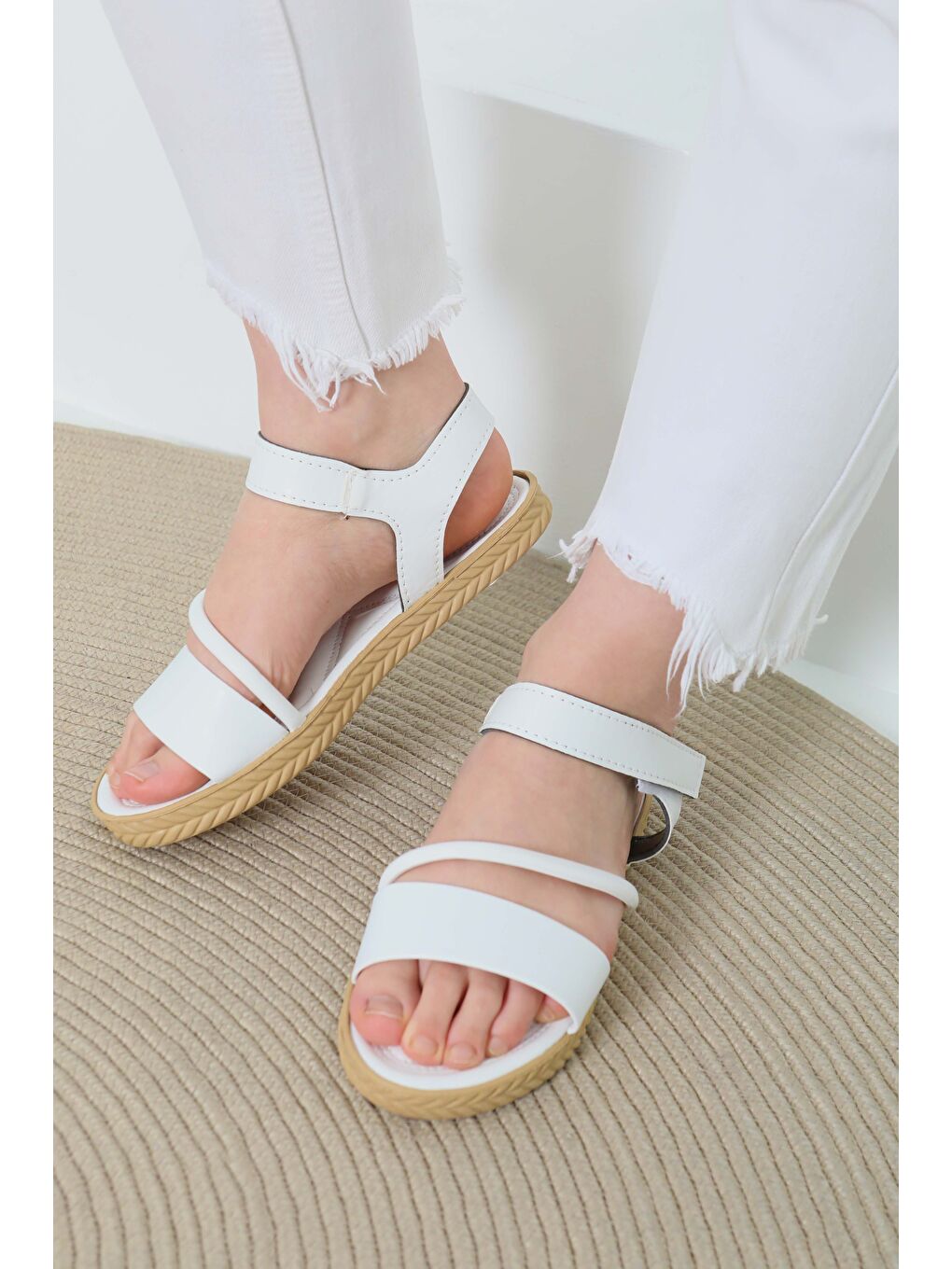 Kadın Beyaz Çapraz Detaylı Sandalet - 27111-1