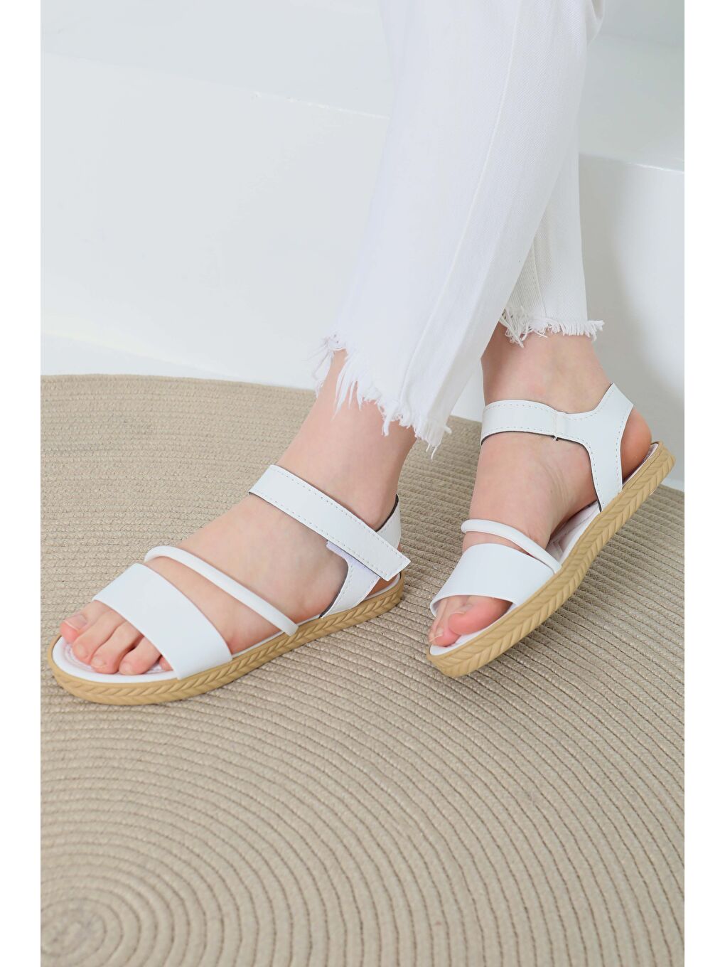Kadın Beyaz Çapraz Detaylı Sandalet - 27111-3