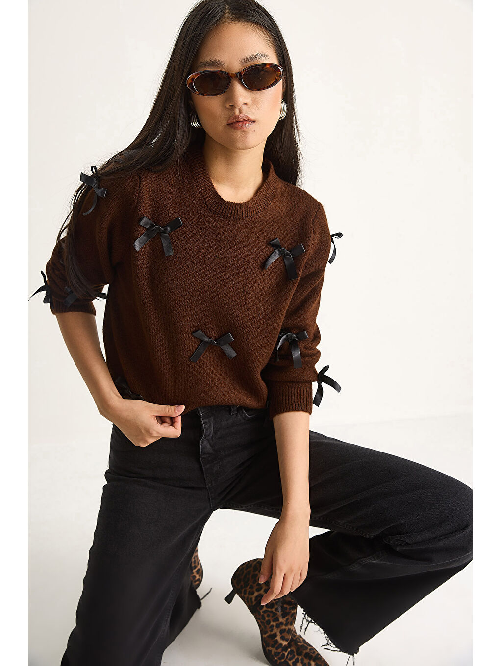 Kahverengi Kadın Fiyonklu Regular Triko Kazak