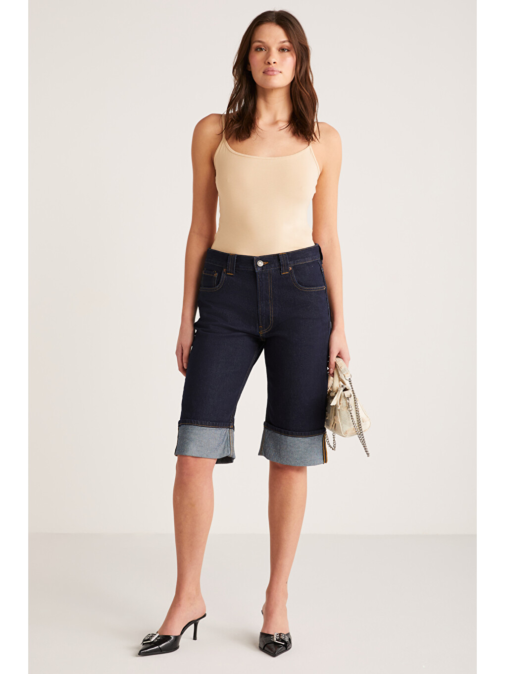 Khloe Kadın Slim Fit Dar Kesim Pamuklu İnce Askılı Kare Yaka Sıfır Kol Basic Bej Atlet-2