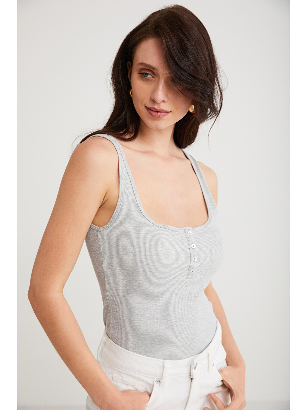 Lıtzy Kadın Slim Fit Dar Kalıp Düğme Detaylı Kalın Askılı Oyuk Yaka Gri Melanj Atlet-4