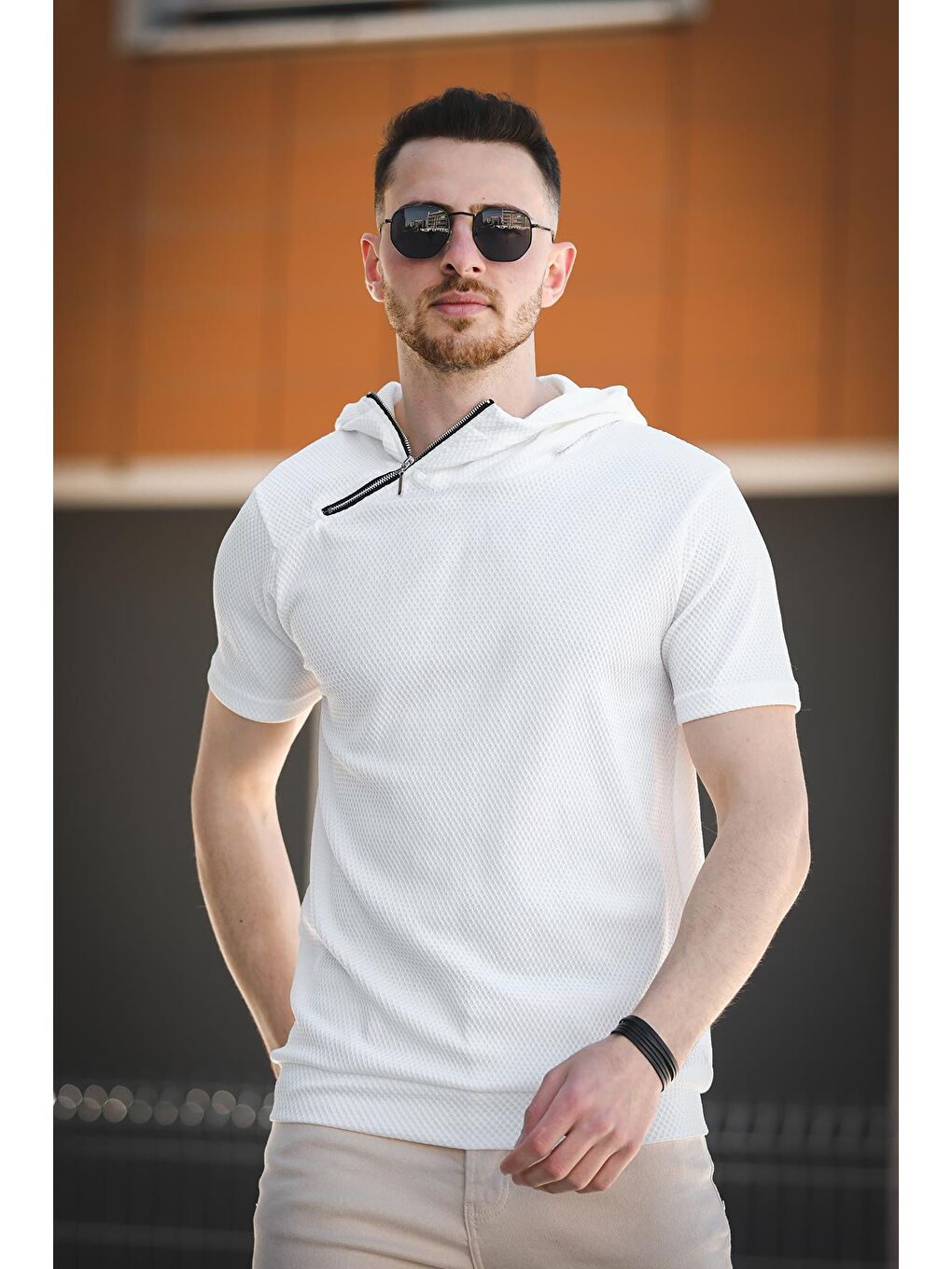 Beyaz Slim Fit Dokulu Fermuar Detaylı Kapüşonlu Erkek Tişört-3