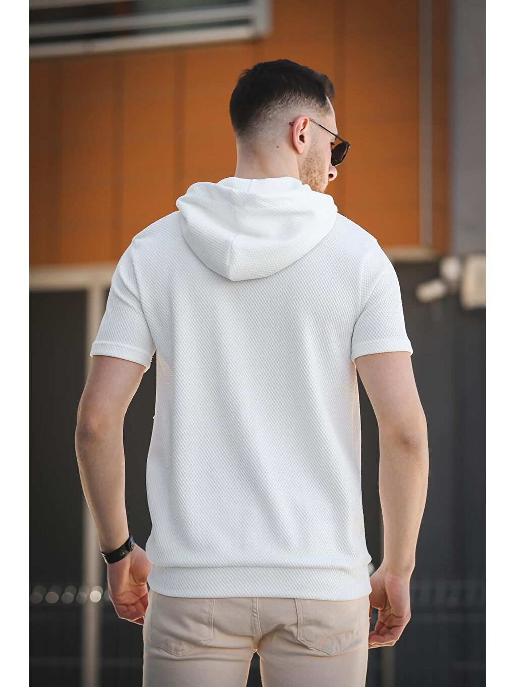 Beyaz Slim Fit Dokulu Fermuar Detaylı Kapüşonlu Erkek Tişört-4