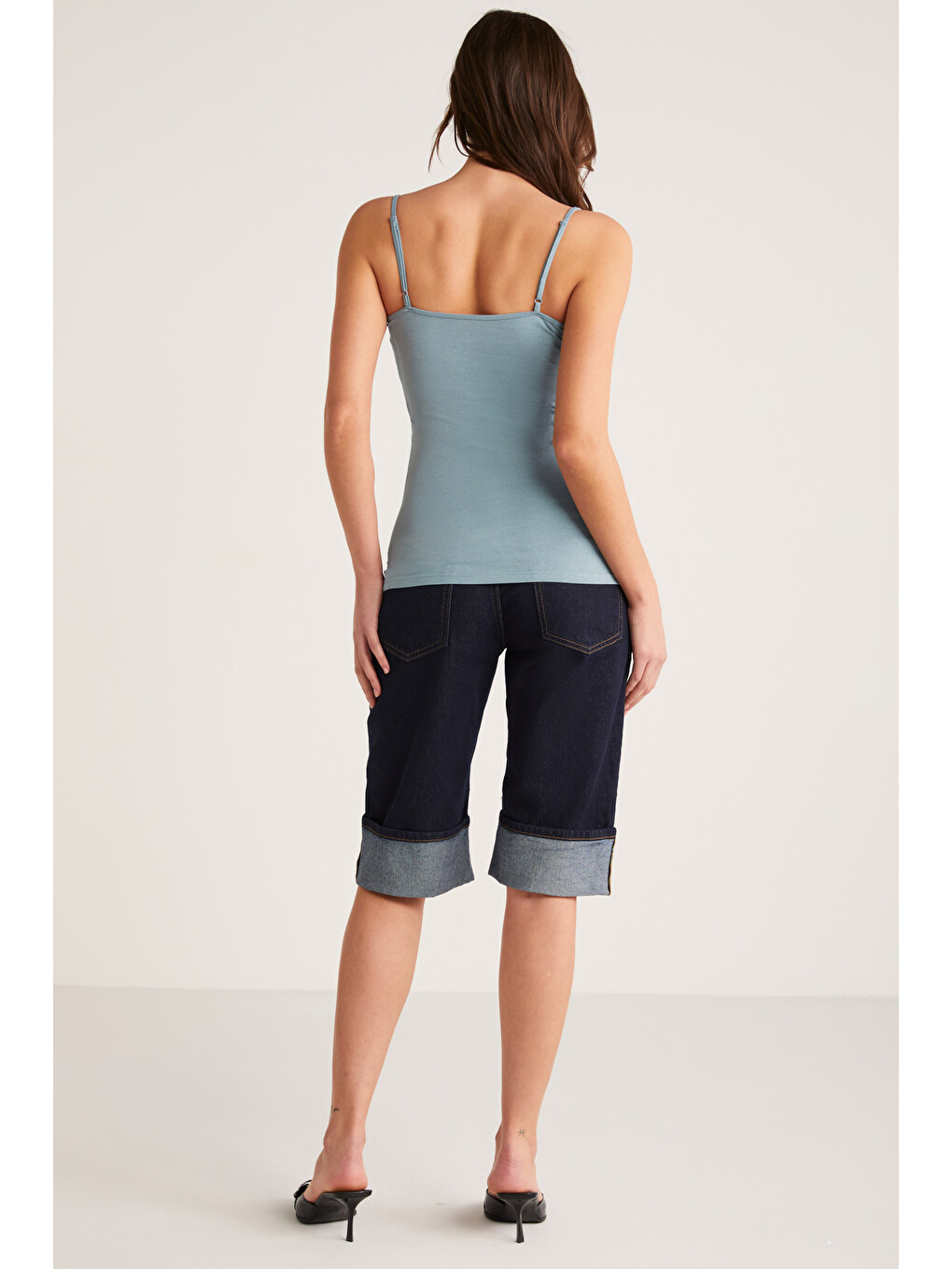 Khloe Kadın Slim Fit Dar Kesim Pamuklu İnce Askılı Kare Yaka Sıfır Kol Basic Yeşil Atlet-4