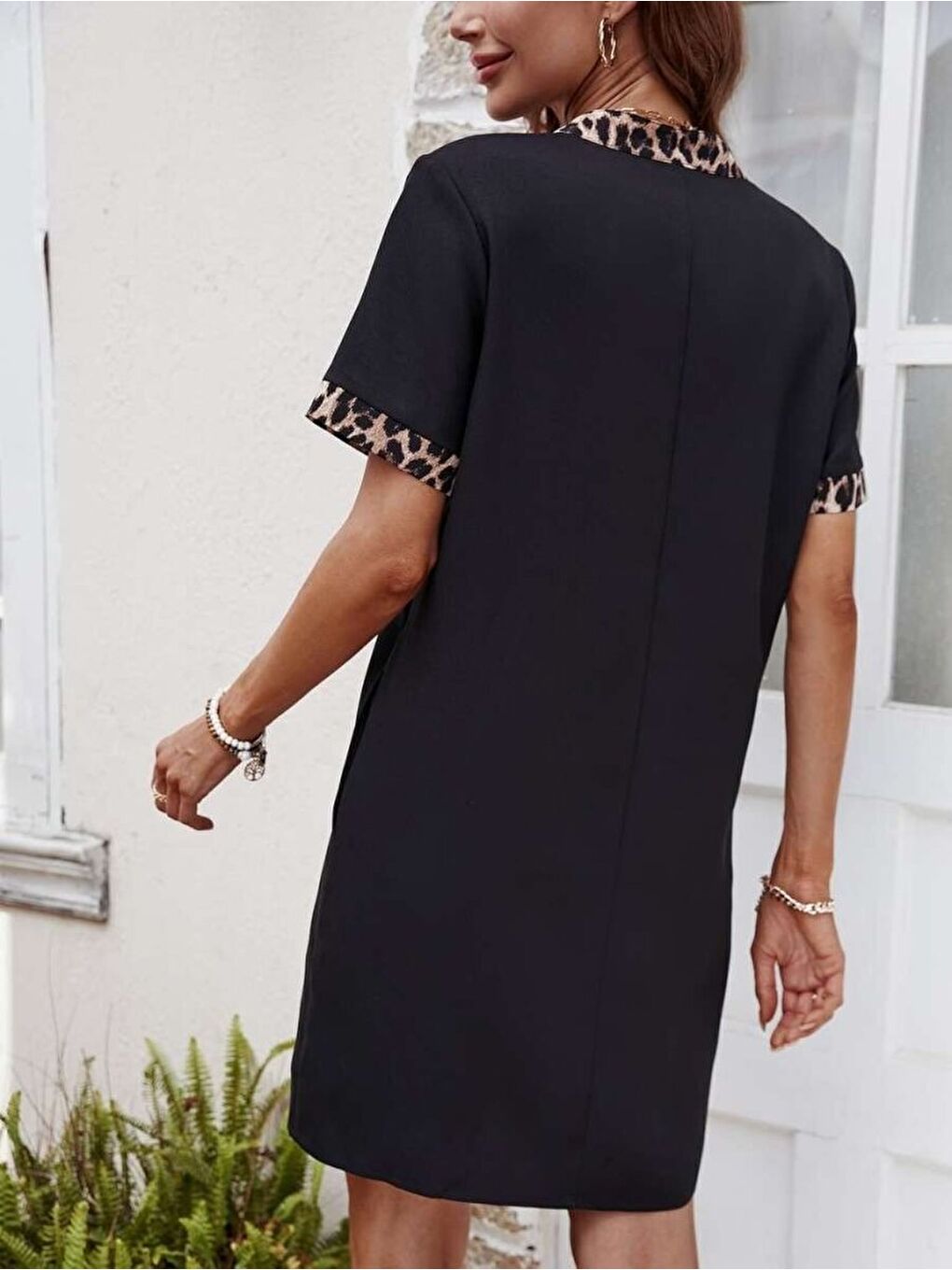 Siyah Kadın Kısa Kollu V Yakalı Leopar Desen Detaylı Modal Elbise-3
