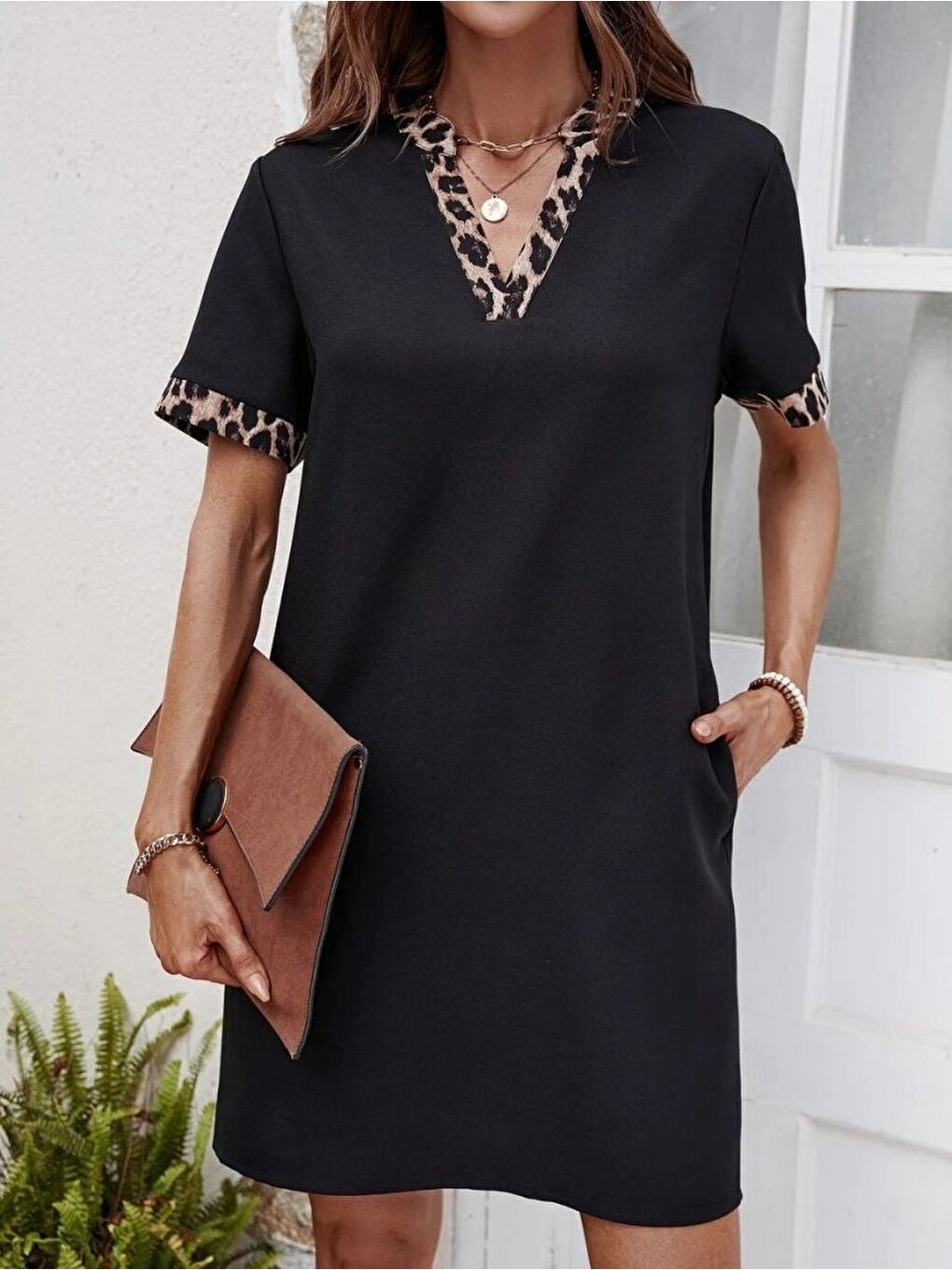 Siyah Kadın Kısa Kollu V Yakalı Leopar Desen Detaylı Modal Elbise-4