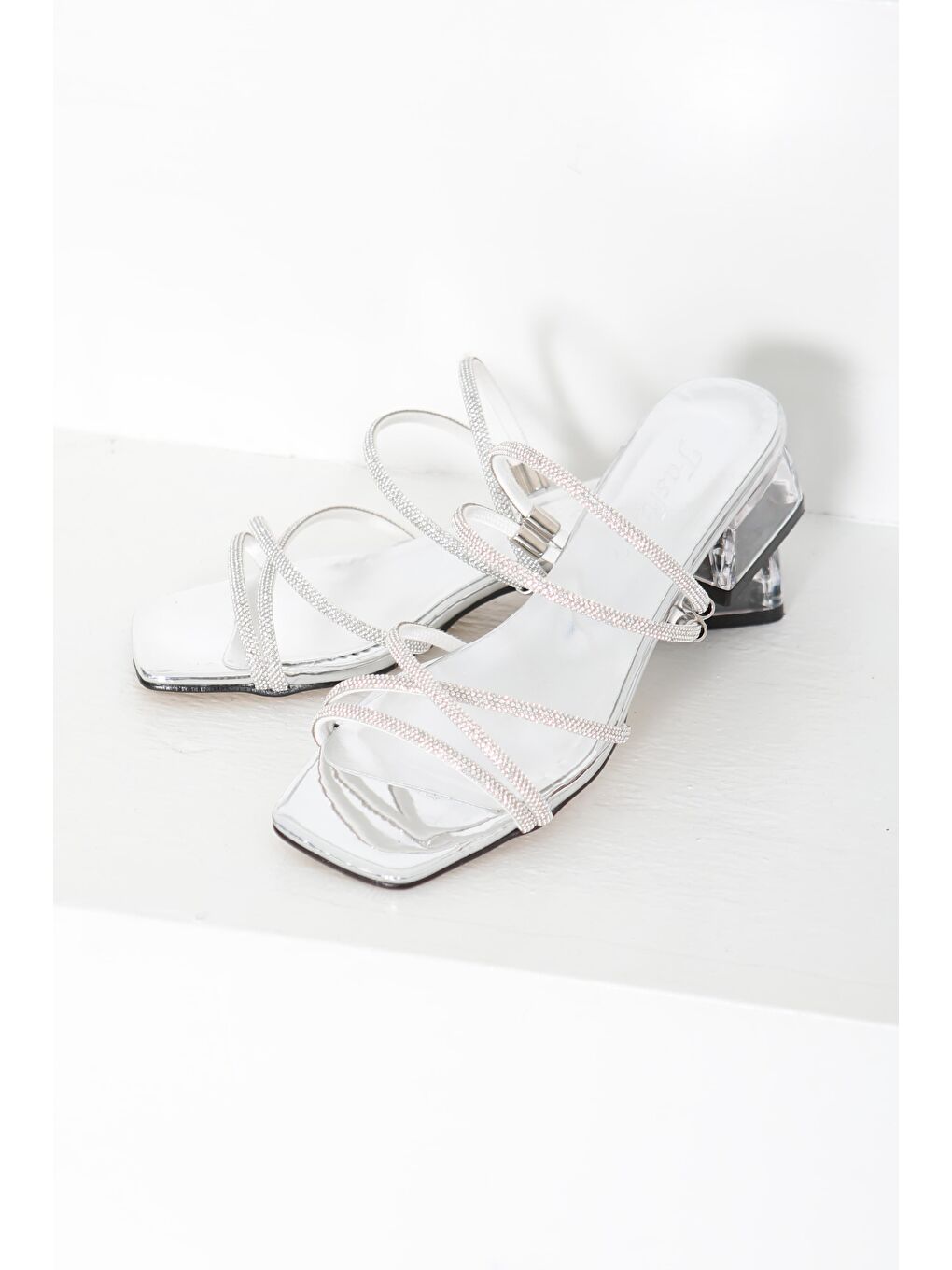 Kadın Gri Çapraz Detaylı Terlik - 27150-4