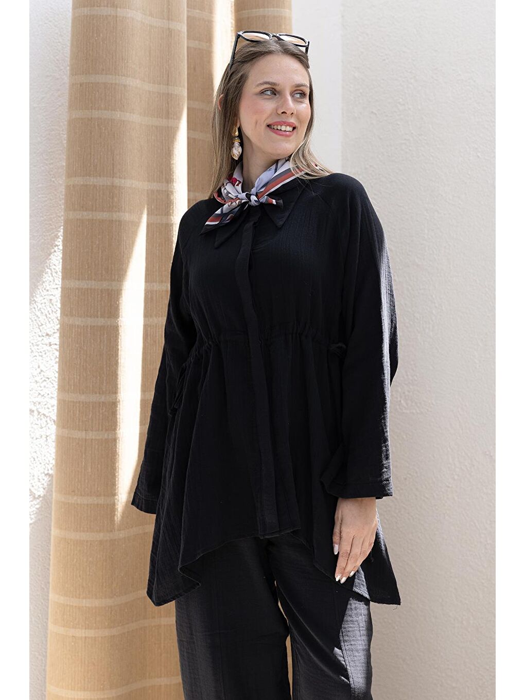 Siyah-Asimetrik Kesim Patlı Gömlek