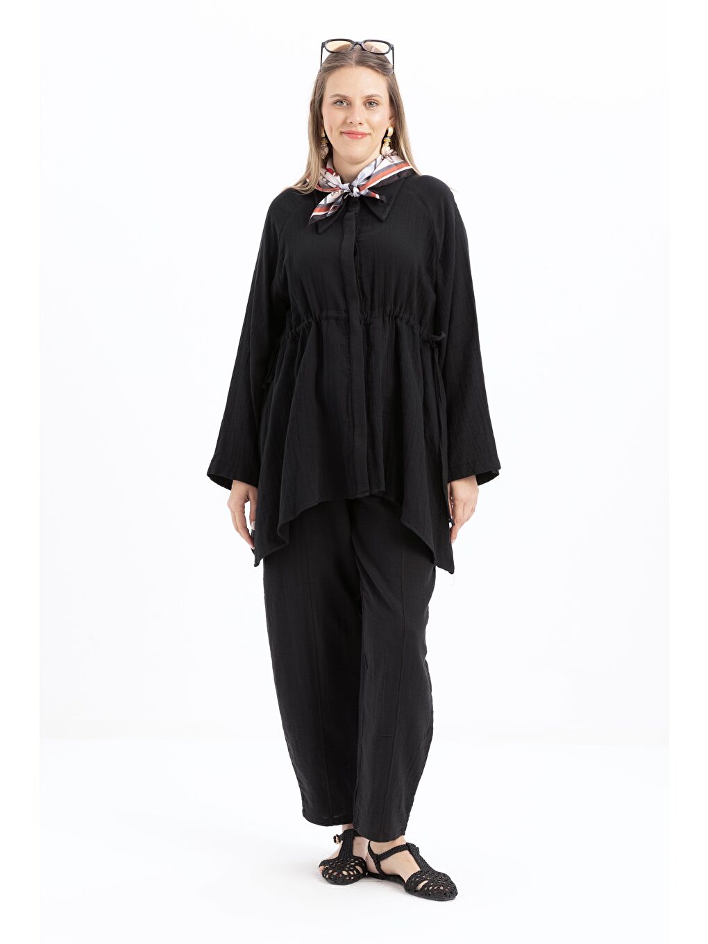 Siyah-Asimetrik Kesim Patlı Gömlek-1