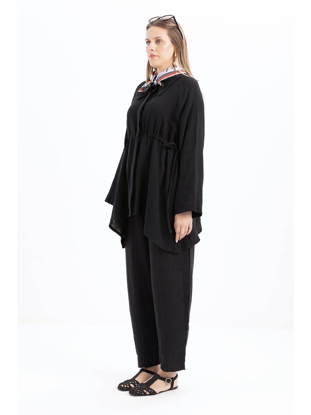 Siyah-Asimetrik Kesim Patlı Gömlek-2