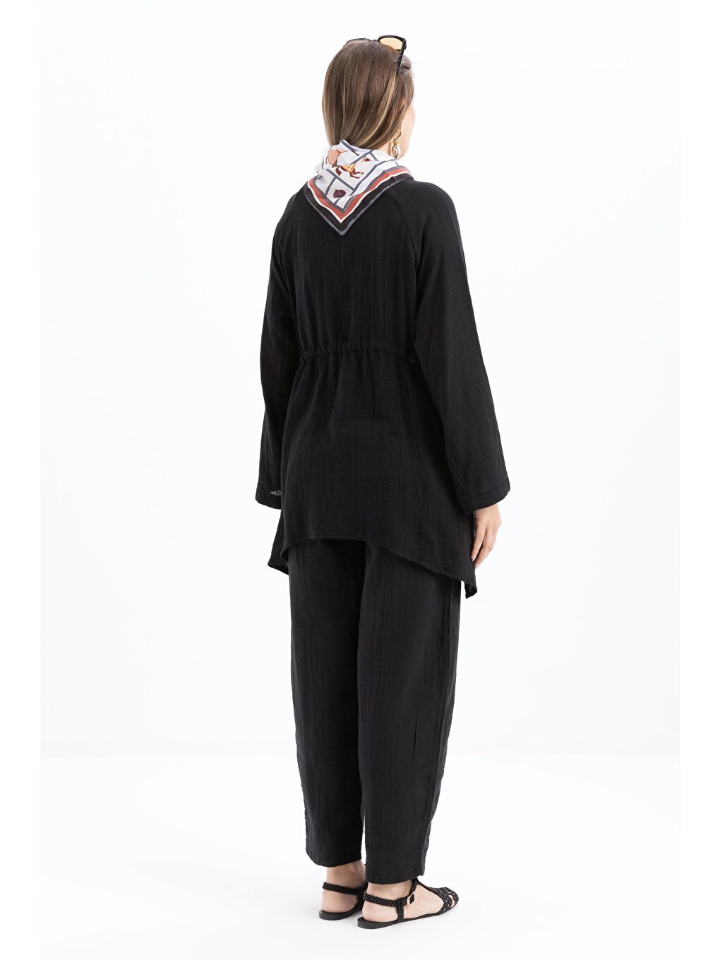 Siyah-Asimetrik Kesim Patlı Gömlek-3