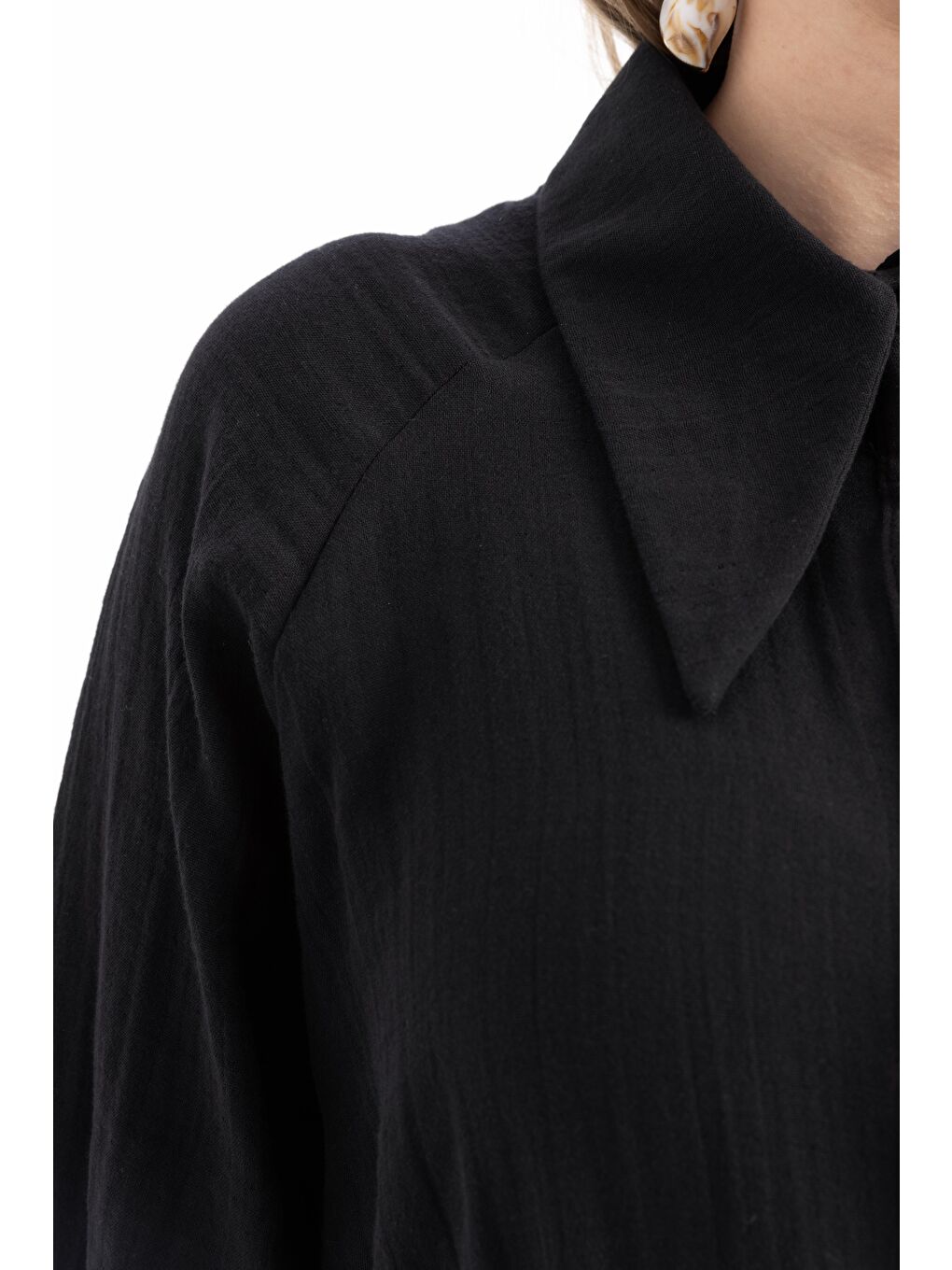 Siyah-Asimetrik Kesim Patlı Gömlek-4