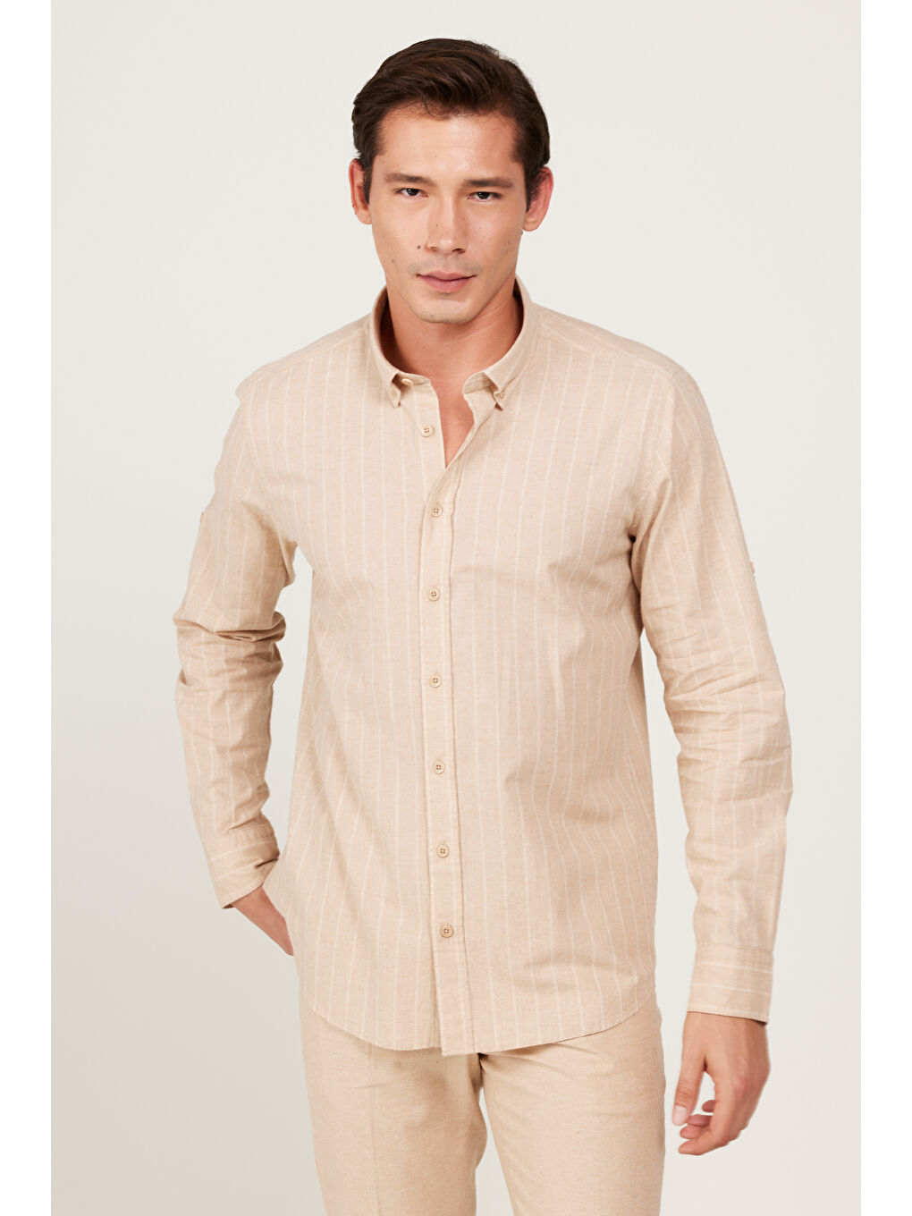 Erkek Bej Slim Fit Dar Kesim %100 Pamuk Düğmeli Yaka Çizgili Gömlek