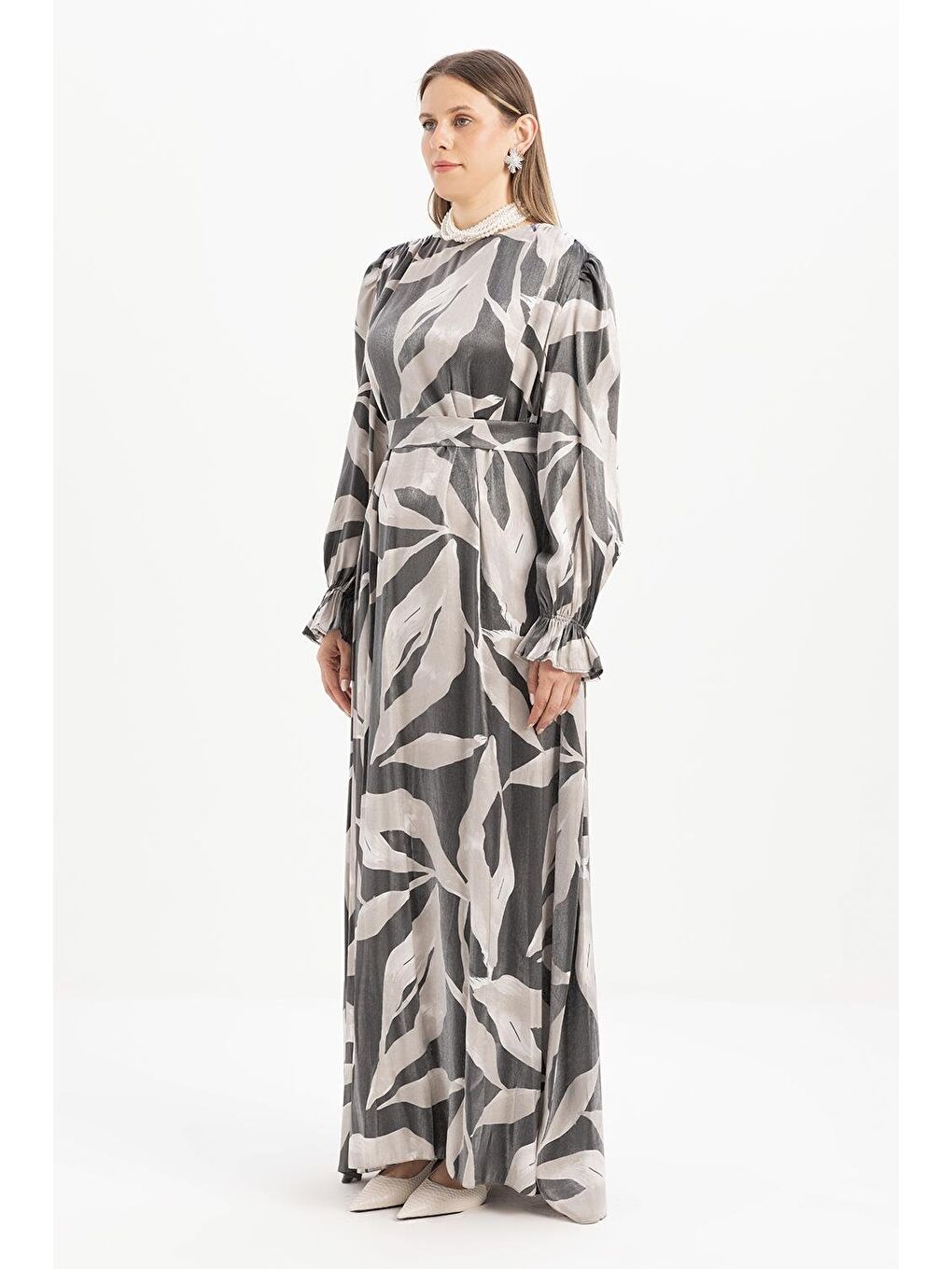 Siyah-Bej-Omuz Büzgü Detaylı Kuşaklı Elbise-1