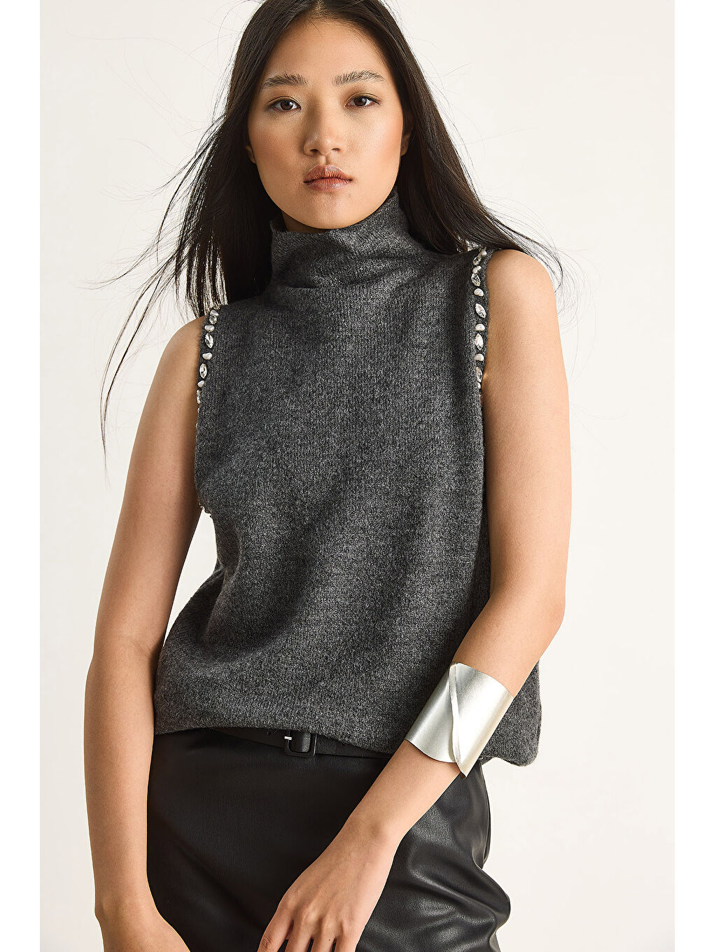 Antrasit Kadın Taş Detaylı Yarım Balıkçı Yaka Triko Bluz-3