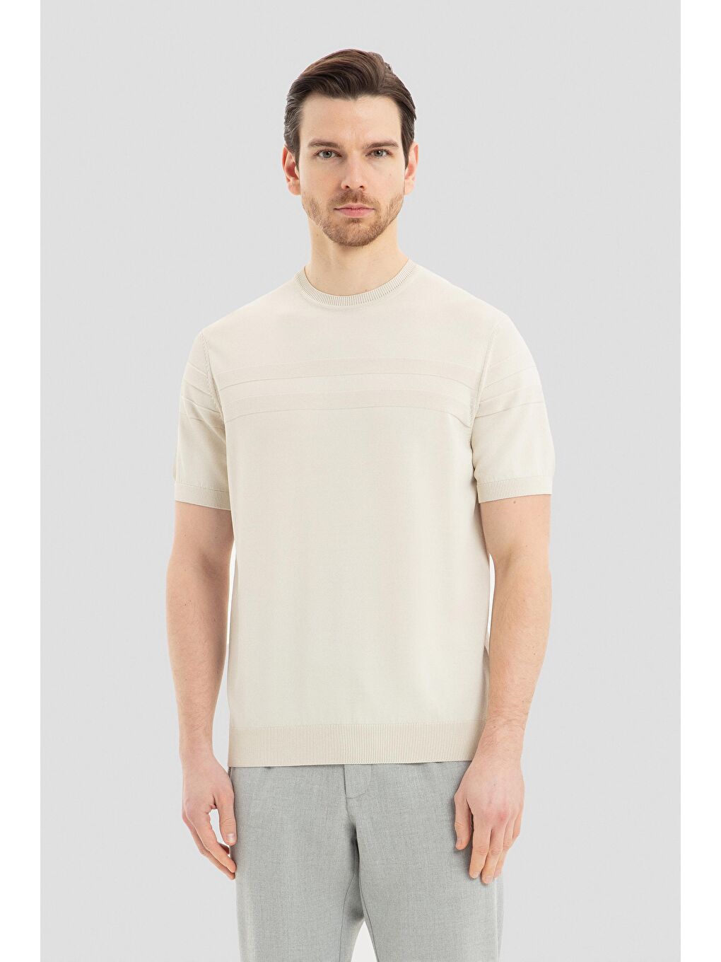 Bej Slim Fit Triko Bisiklet Yaka Jakarlı Tişört