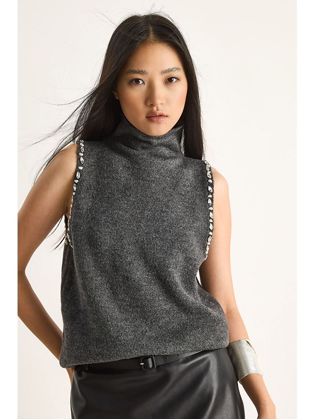 Antrasit Kadın Taş Detaylı Yarım Balıkçı Yaka Triko Bluz-4