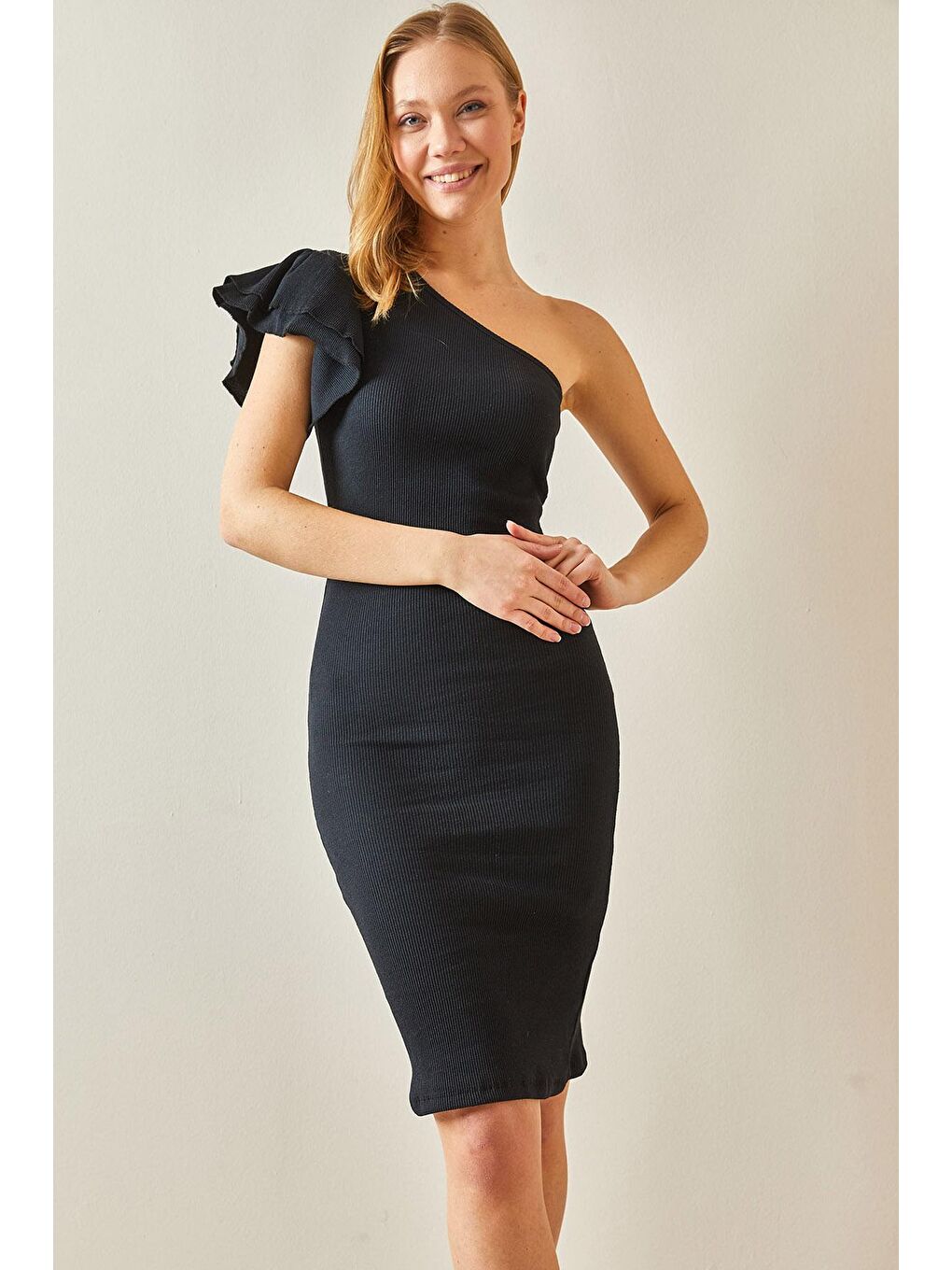 Siyah Tek Omuzu Fırfırlı Kaşkorse Midi Elbise 4KXK6-47944-02-3