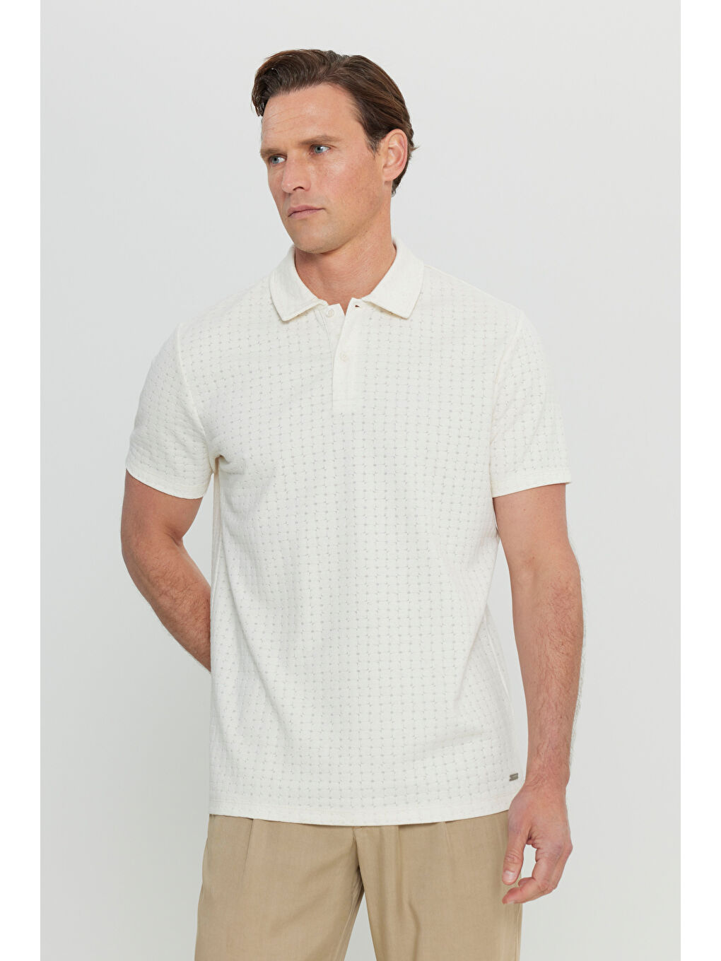 Erkek Ekru Pamuklu Slim Fit Dar Kesim Polo Yaka Jakarlı Esnek Tişört-2