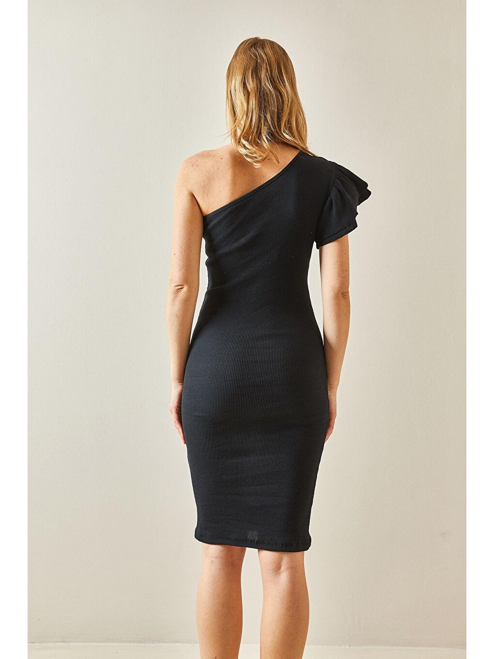 Siyah Tek Omuzu Fırfırlı Kaşkorse Midi Elbise 4KXK6-47944-02-4