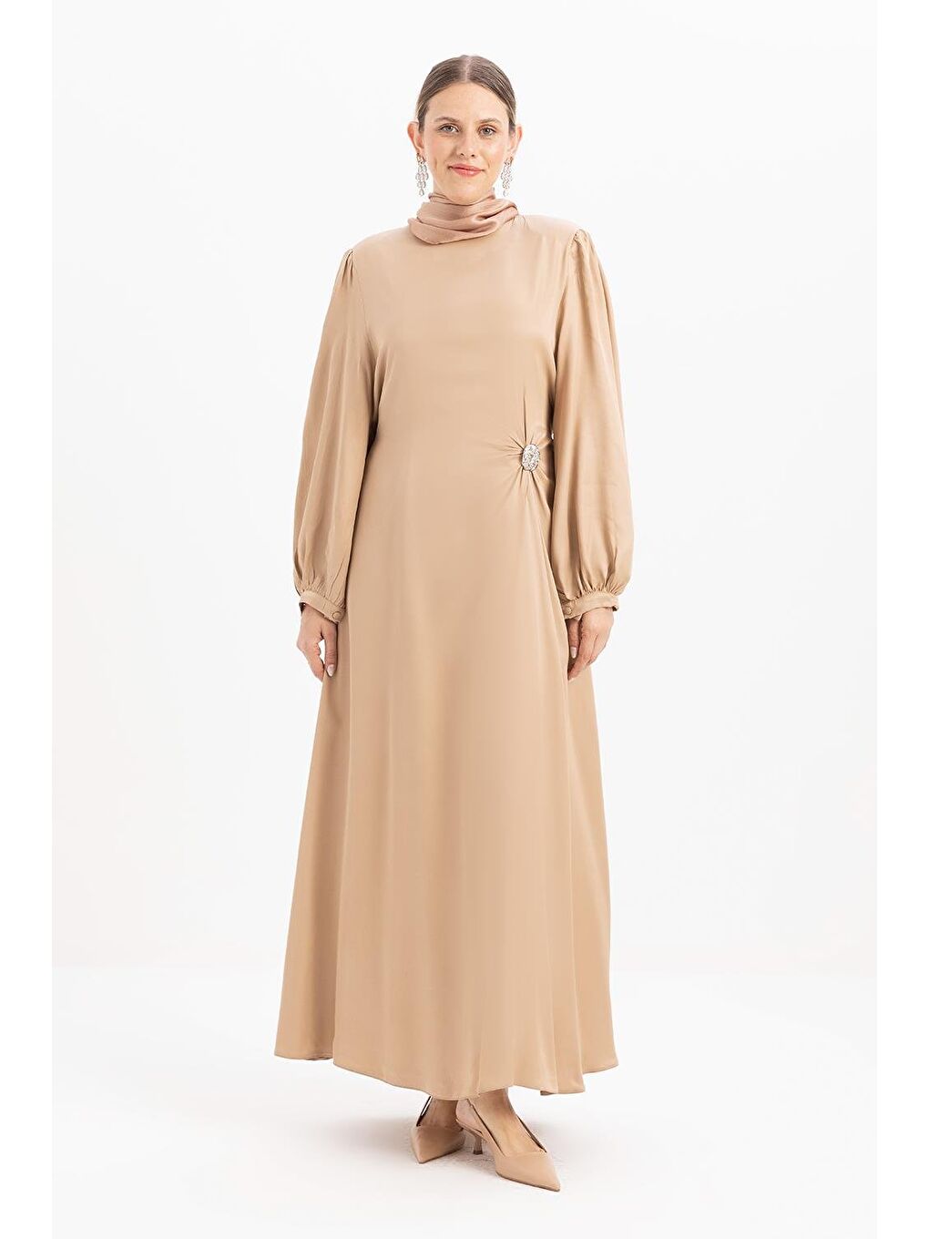 Bej Vizon-Aksesuar Detaylı Kuşaklı Elbise-1