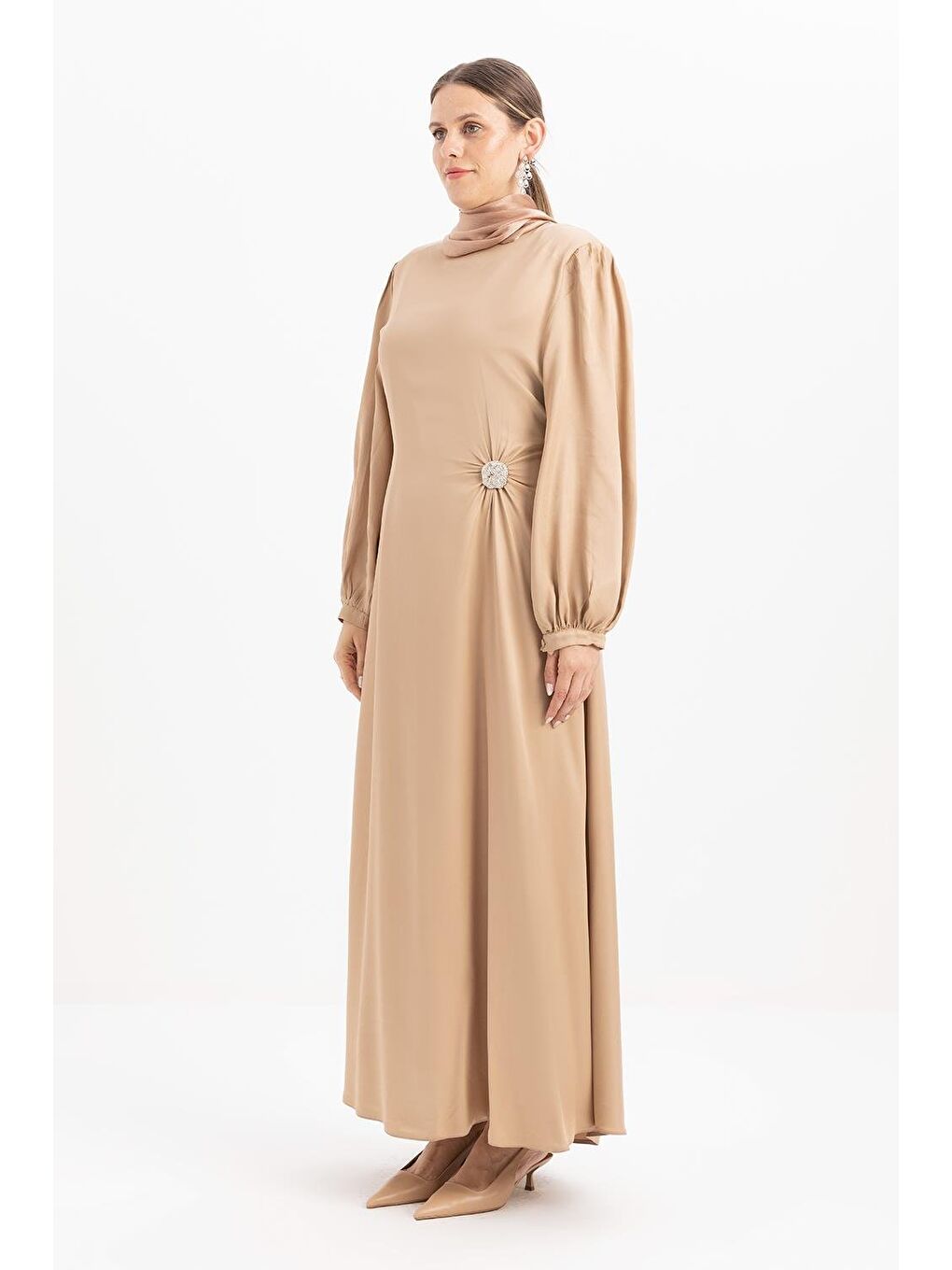 Bej Vizon-Aksesuar Detaylı Kuşaklı Elbise-2