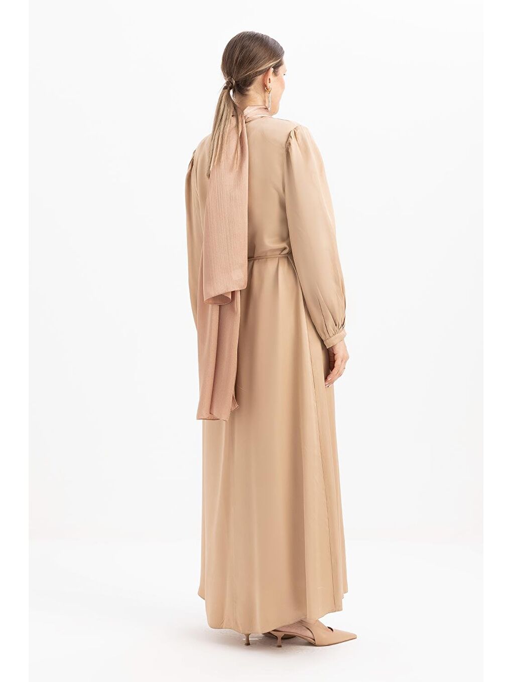 Bej Vizon-Aksesuar Detaylı Kuşaklı Elbise-3