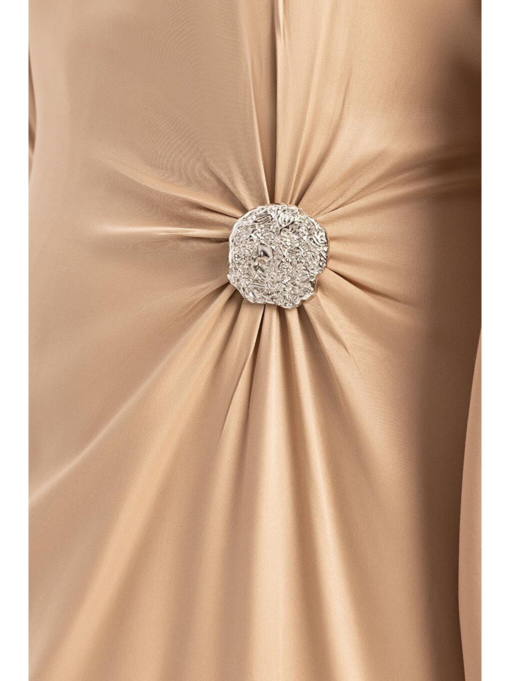 Bej Vizon-Aksesuar Detaylı Kuşaklı Elbise-4