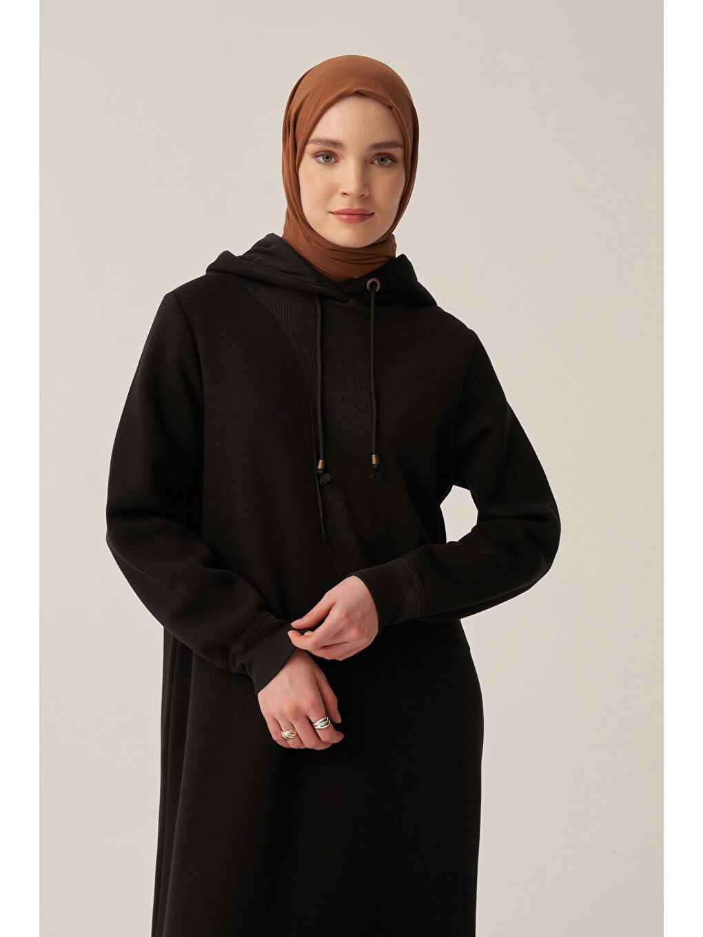 Siyah-Pamuklu Kapüşonlu Şardonlu Elbise-3